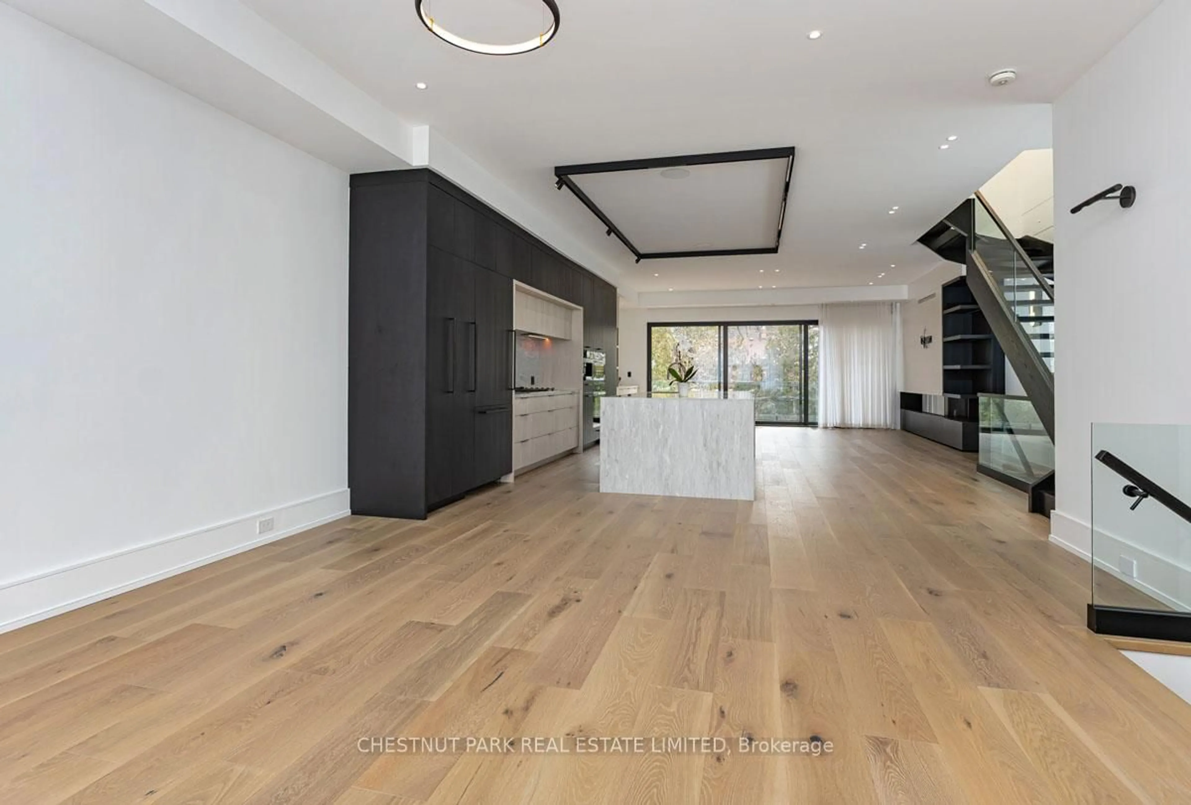 Indoor foyer for 232 Snowdon Ave, Toronto Ontario M4N 2B3