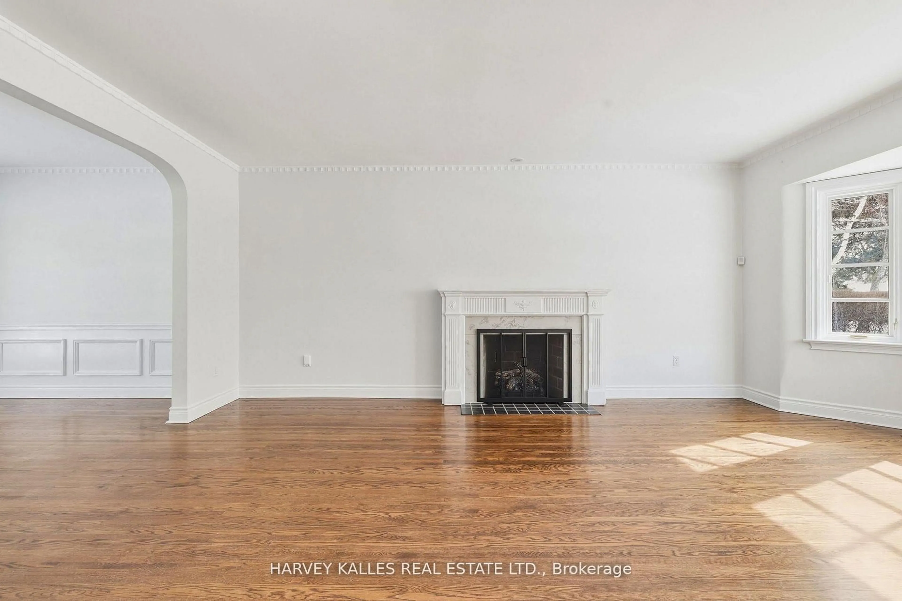 Living room with furniture, unknown for 530 Blythwood Rd, Toronto Ontario M4N 1B3