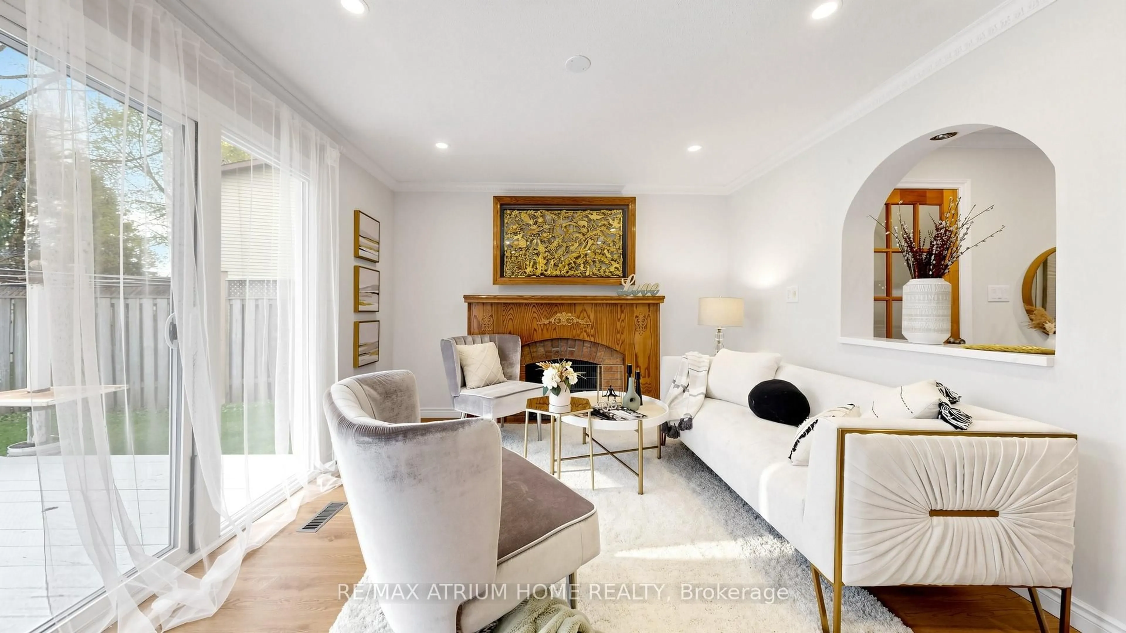 Living room with furniture, unknown for 13 Applegate Cres, Toronto Ontario M2H 2R5
