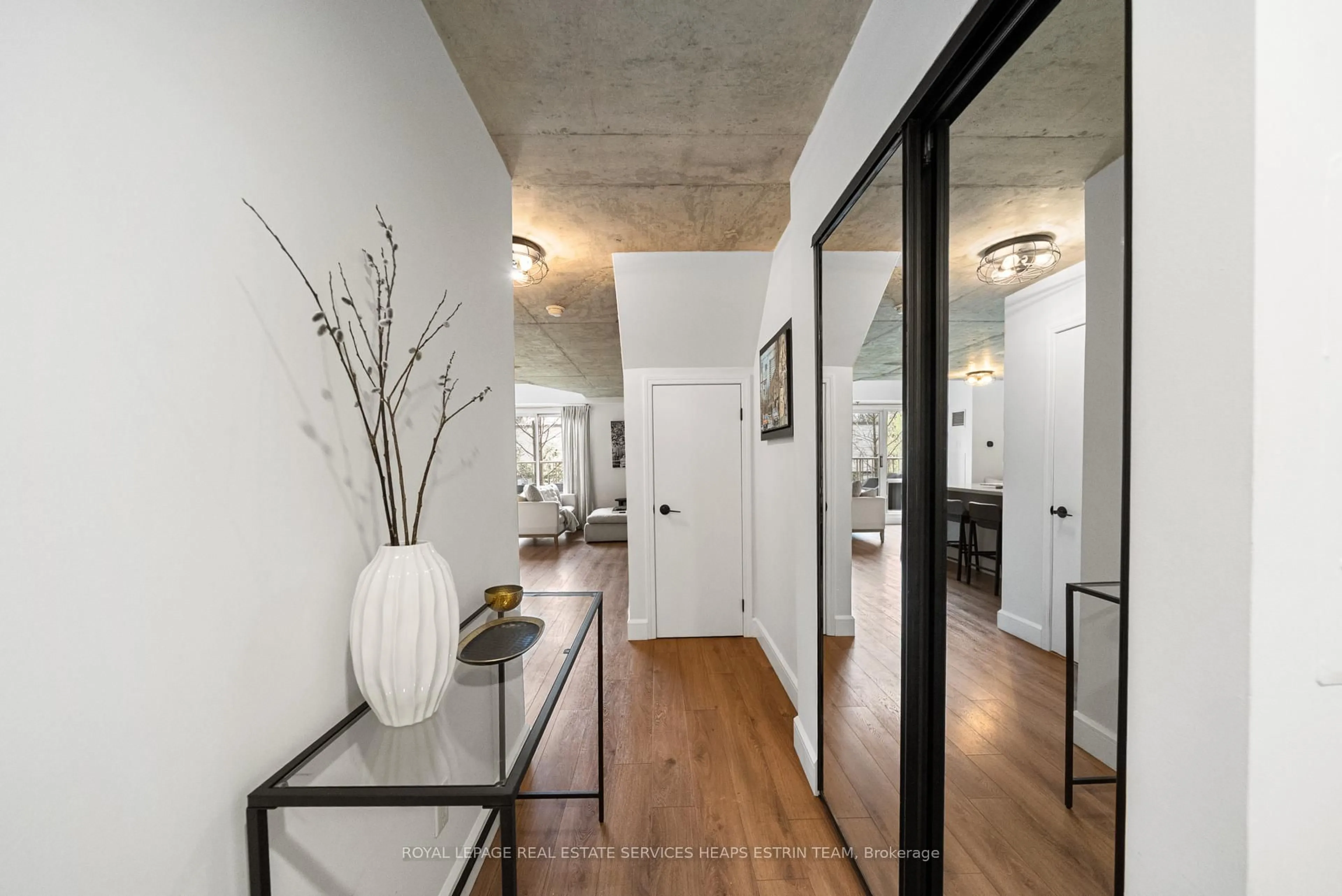 Indoor entryway for 119 Merton St #216, Toronto Ontario M4S 3G5