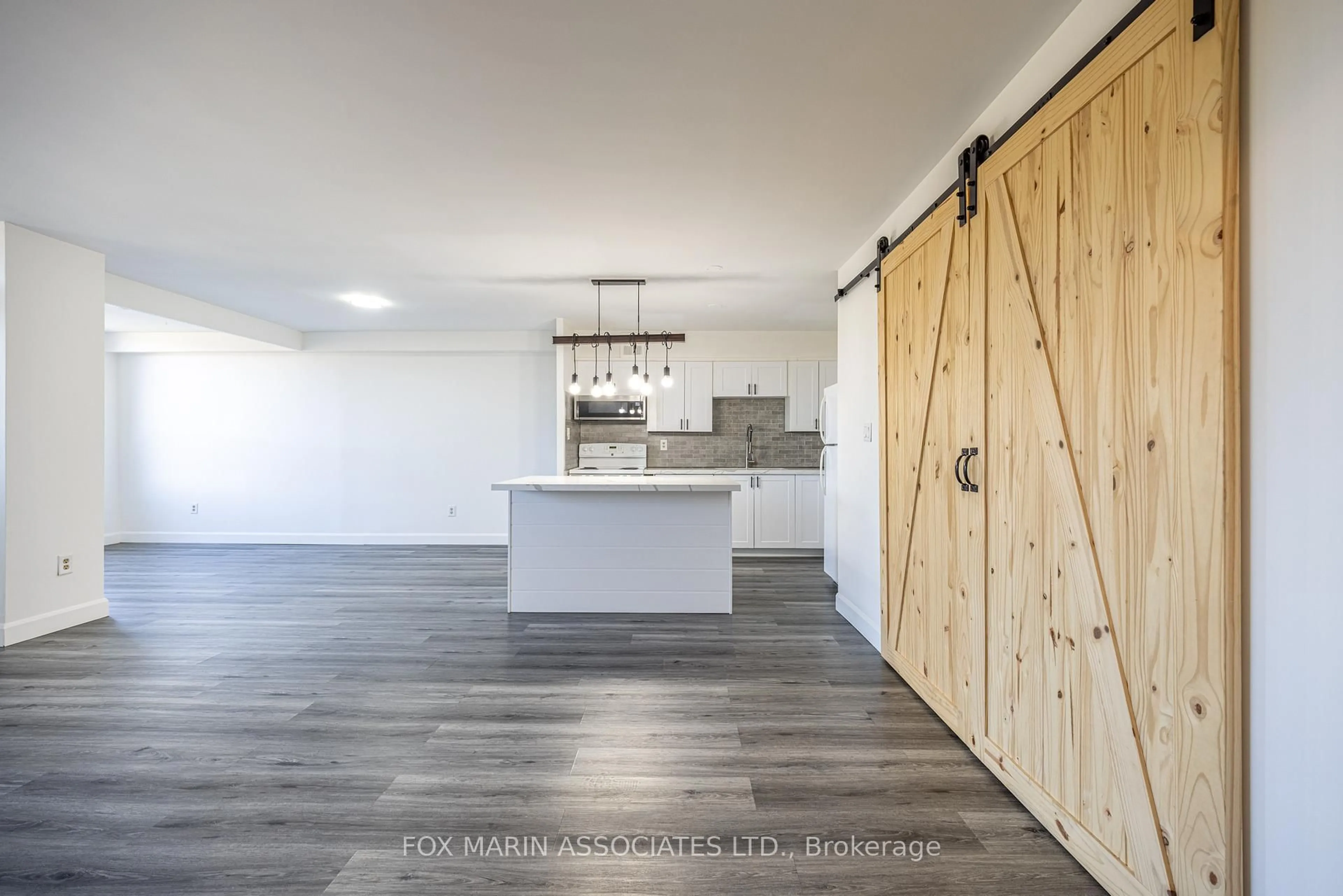 Open concept kitchen, wood/laminate floor for 20 Edgecliff Gfwy #312, Toronto Ontario M3C 3A4