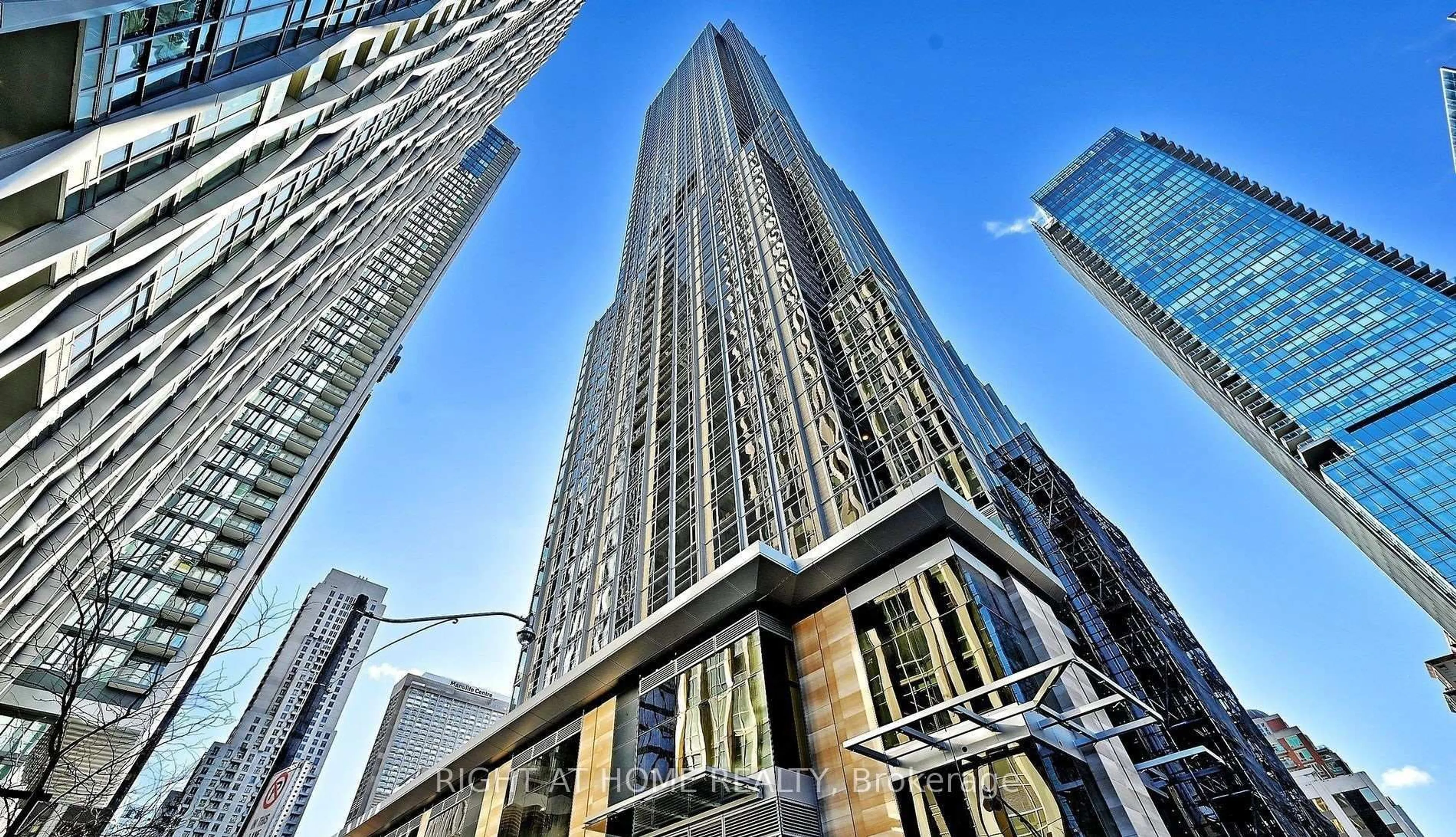 Indoor foyer for 11 Yorkville Ave #3603, Toronto Ontario M4W 1L2