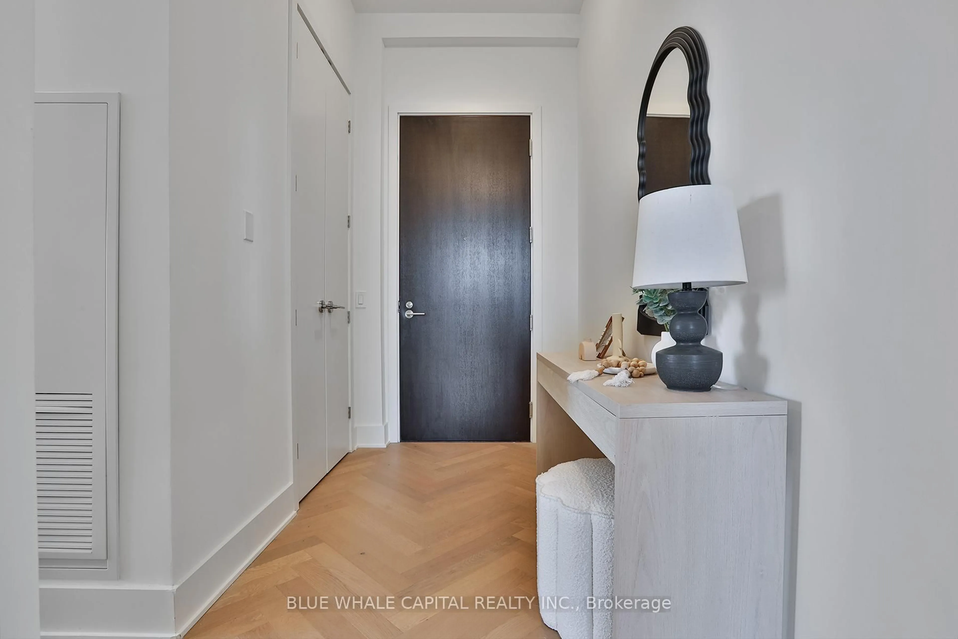 Indoor entryway for 11 Yorkville Ave #LPH07, Toronto Ontario M4W 0B7