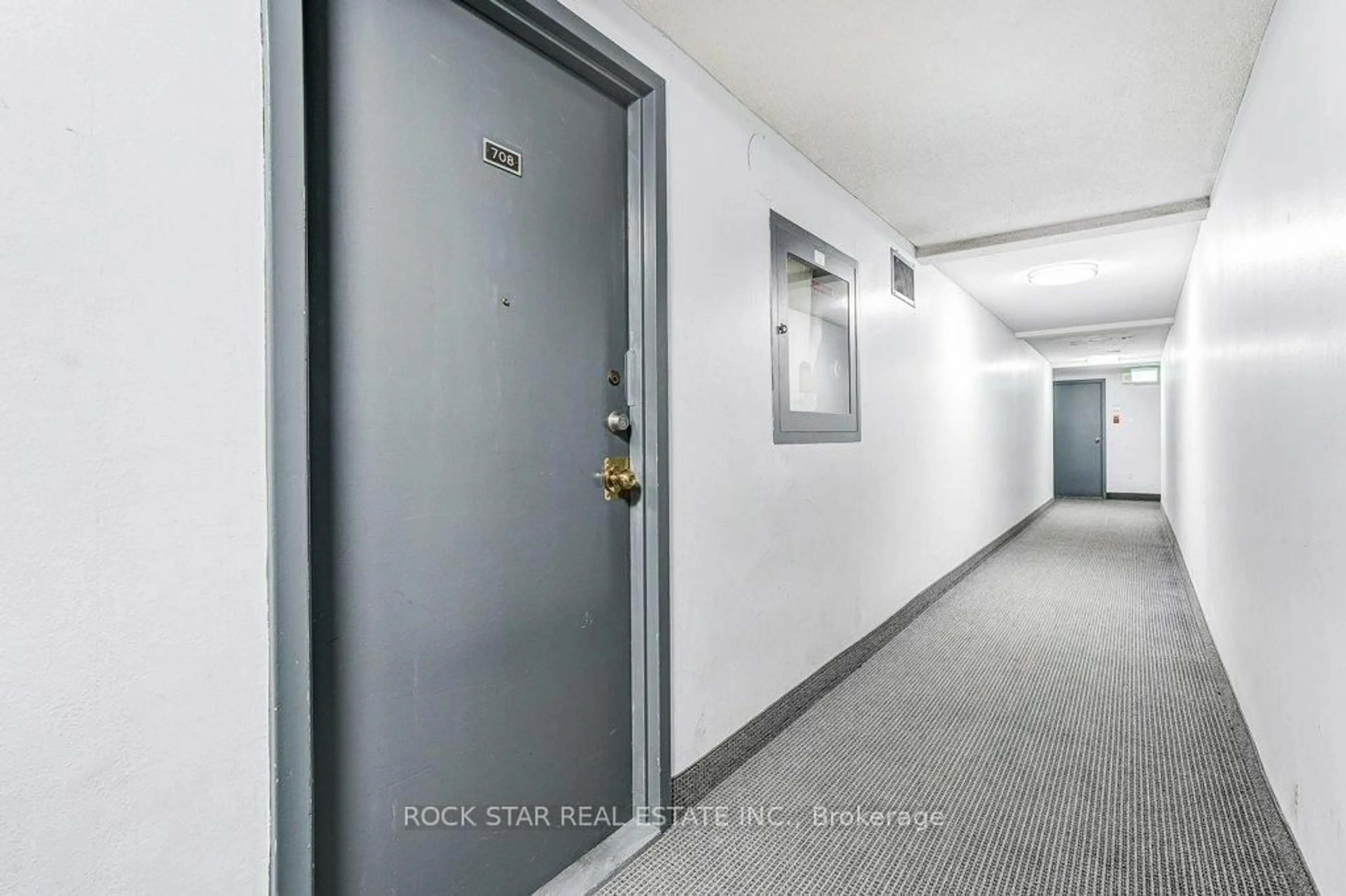 Indoor foyer for 10 Sunny Glwy #708, Toronto Ontario M3C 2Z3