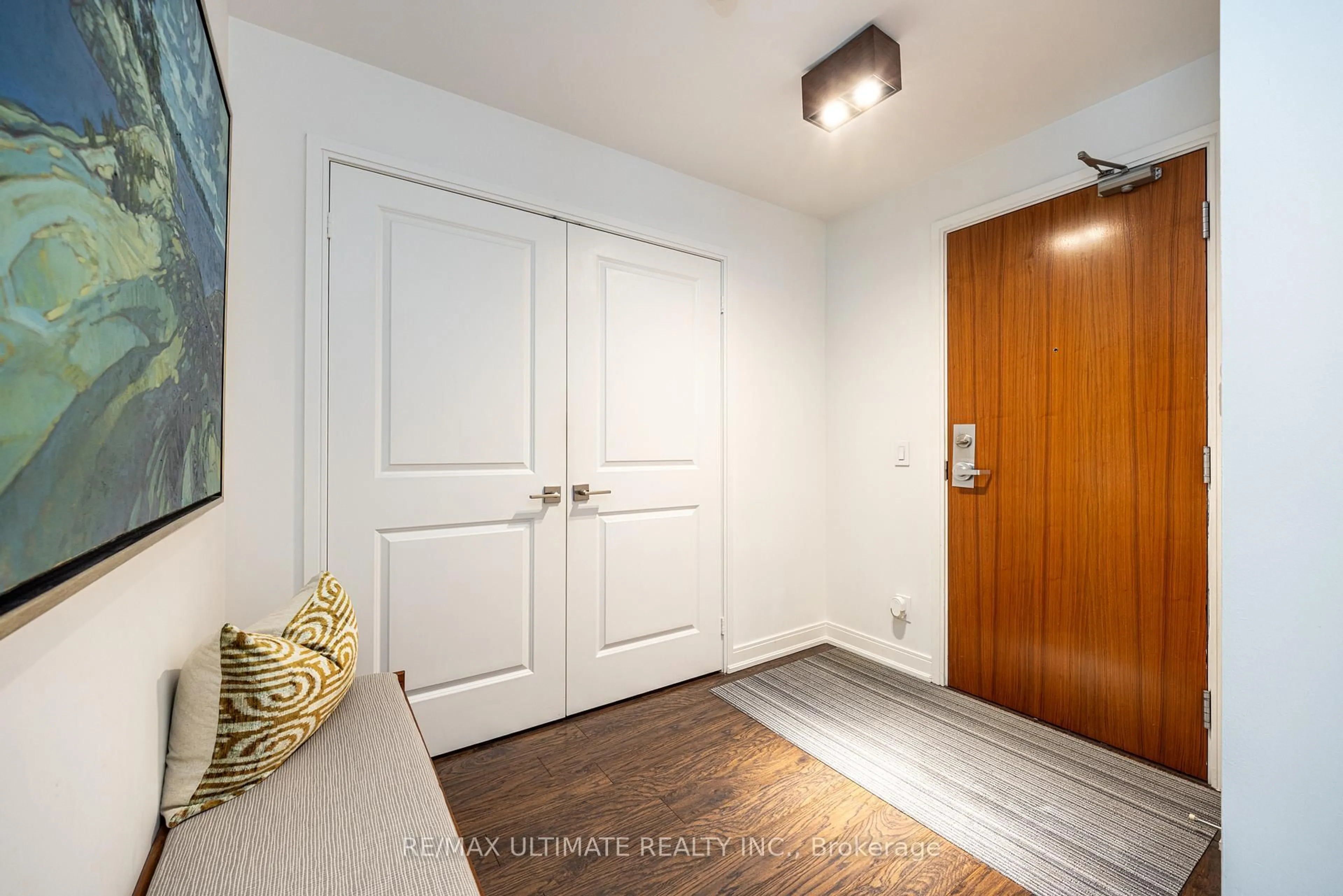 Indoor entryway for 88 Broadway Ave #1403, Toronto Ontario M4P 0A5