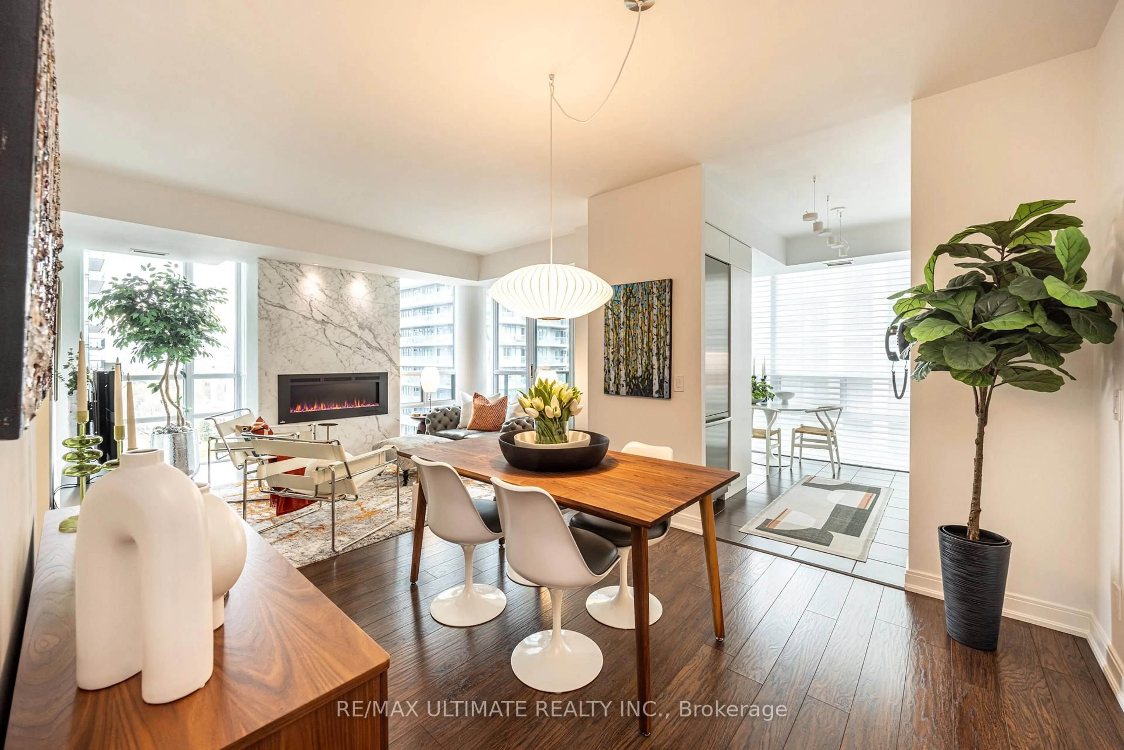 Dining room, wood/laminate floor for 88 Broadway Ave #1403, Toronto Ontario M4P 0A5
