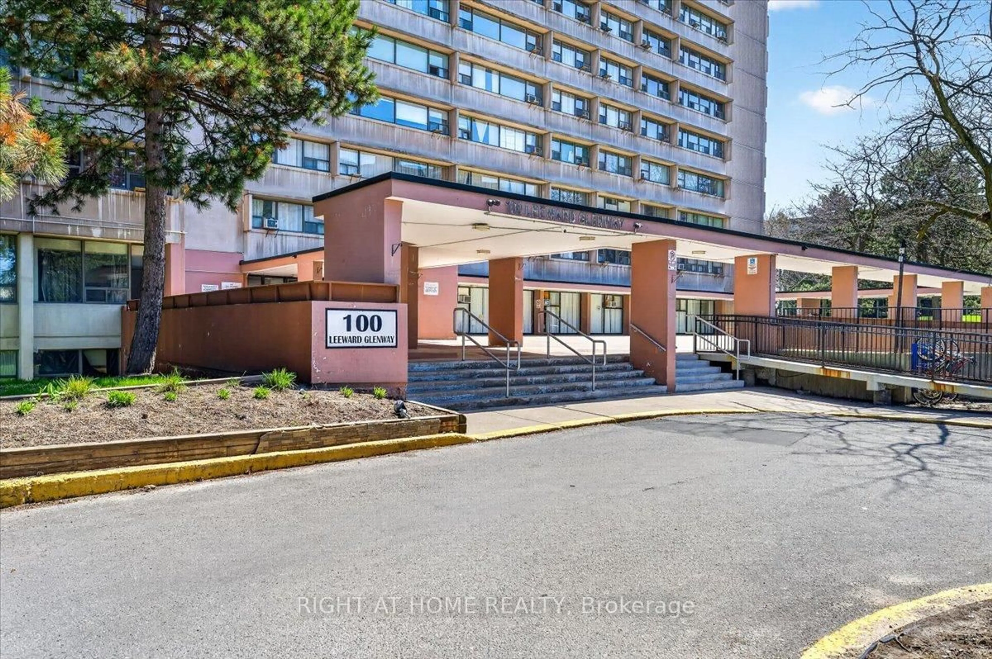 Unknown for 100 Leeward Glwy #708, Toronto Ontario M3C 2Z1
