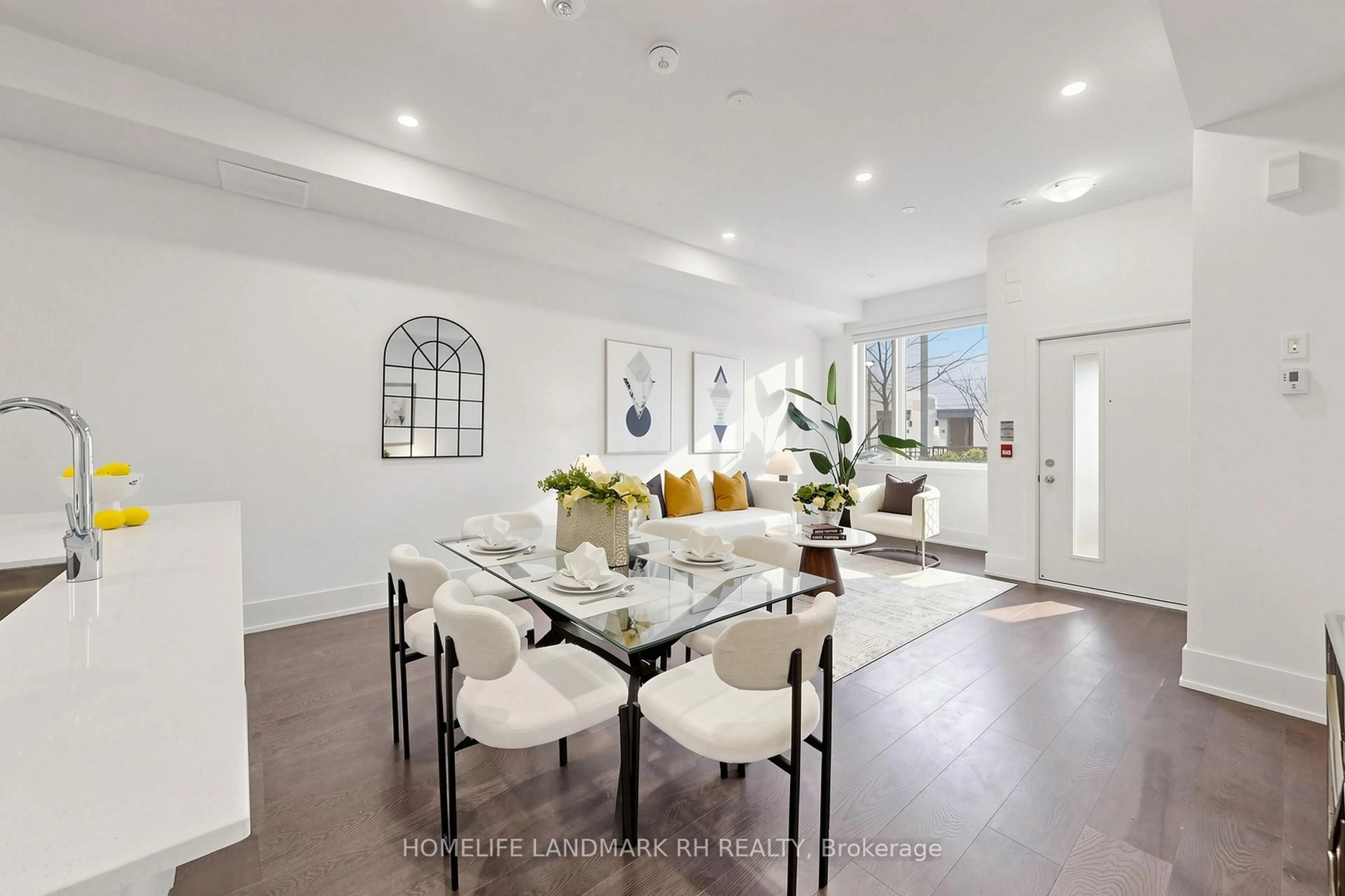 Dining room, ceramic/tile floor for 270 Davenport Rd #TH6, Toronto Ontario M5R 0C1