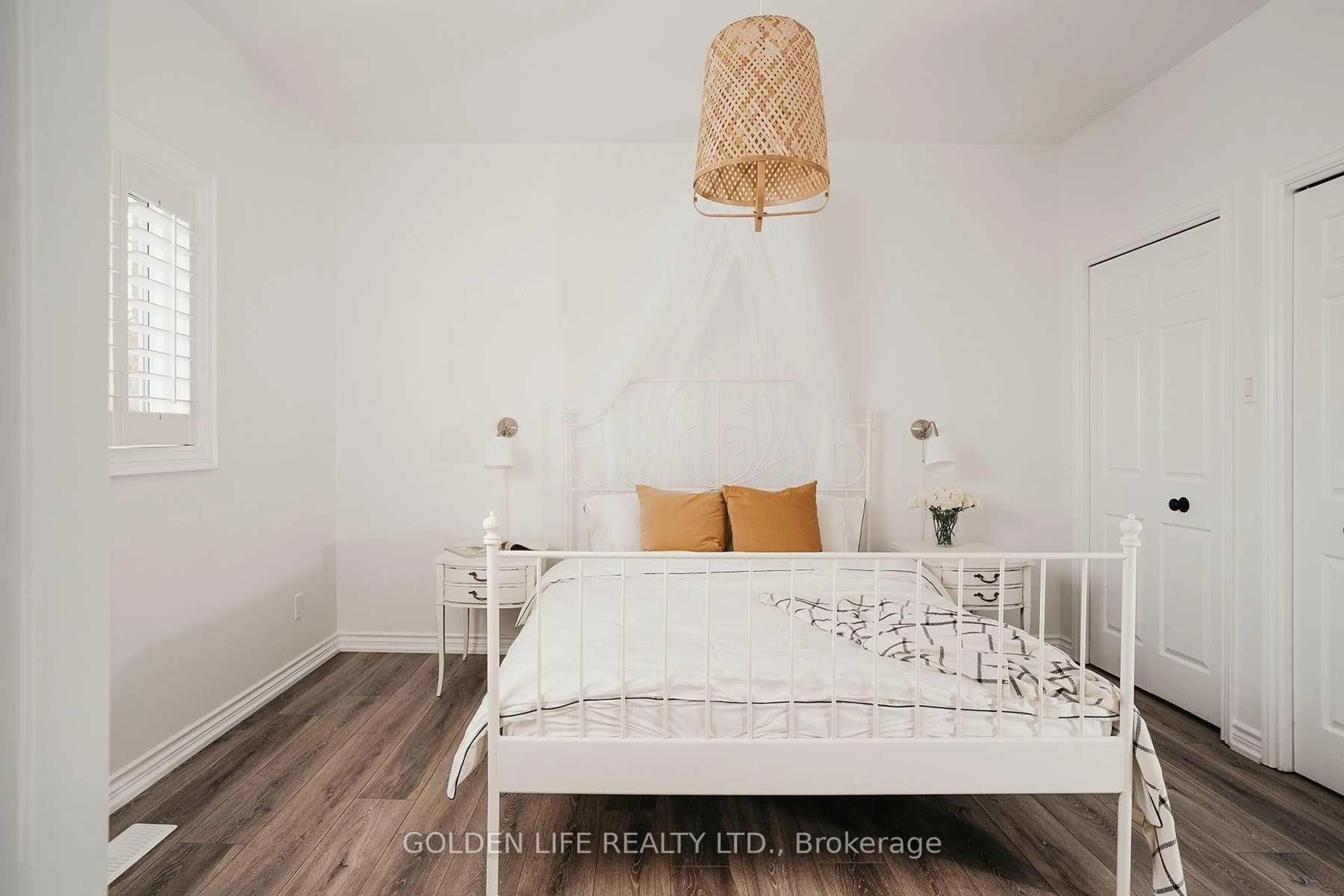 Bedroom with bed, wood/laminate floor for 1 Garnier Crt, Toronto Ontario M2M 4C7
