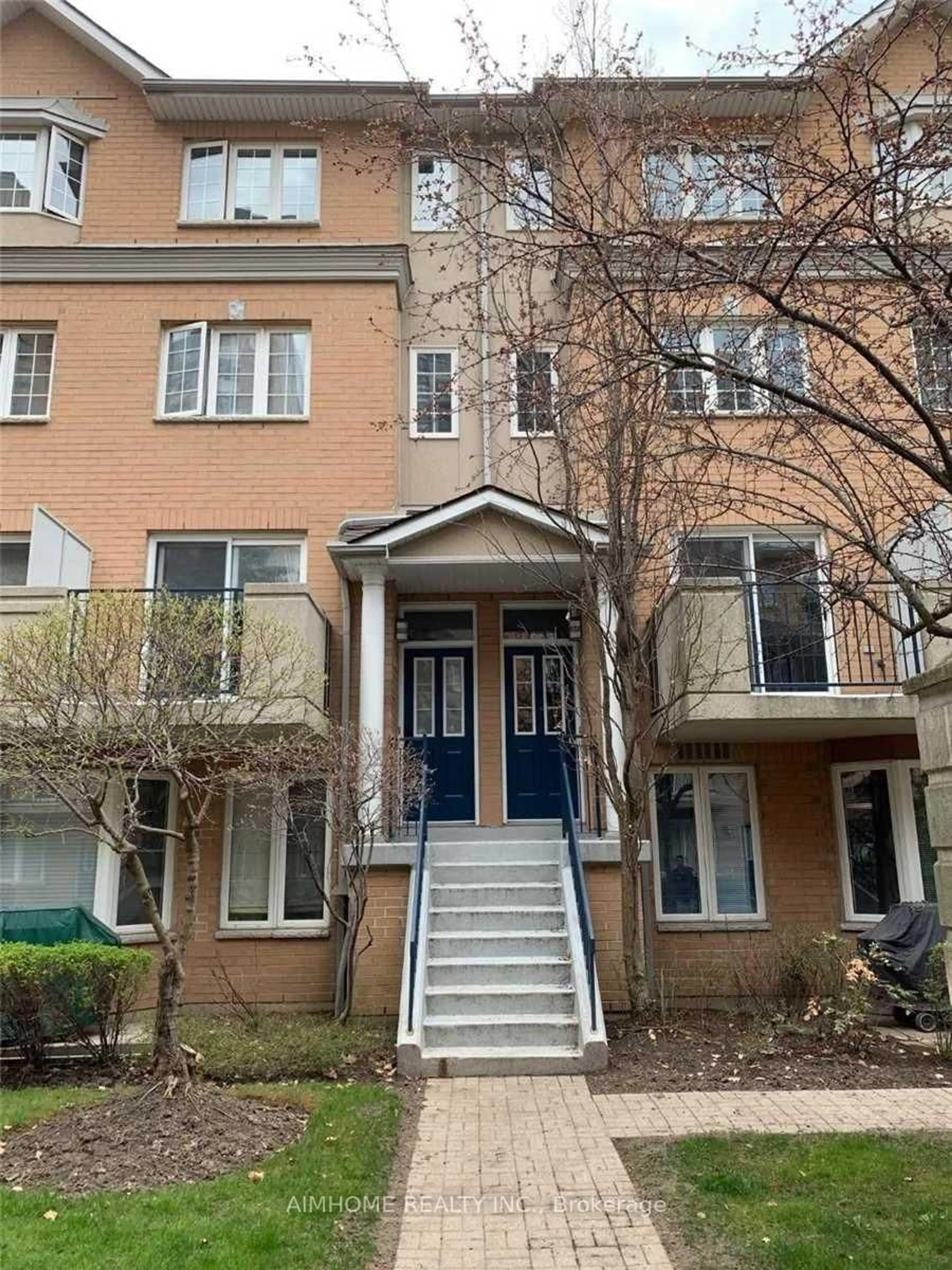 Unknown for 28 Sommerset Way, Toronto Ontario M2N 6W7