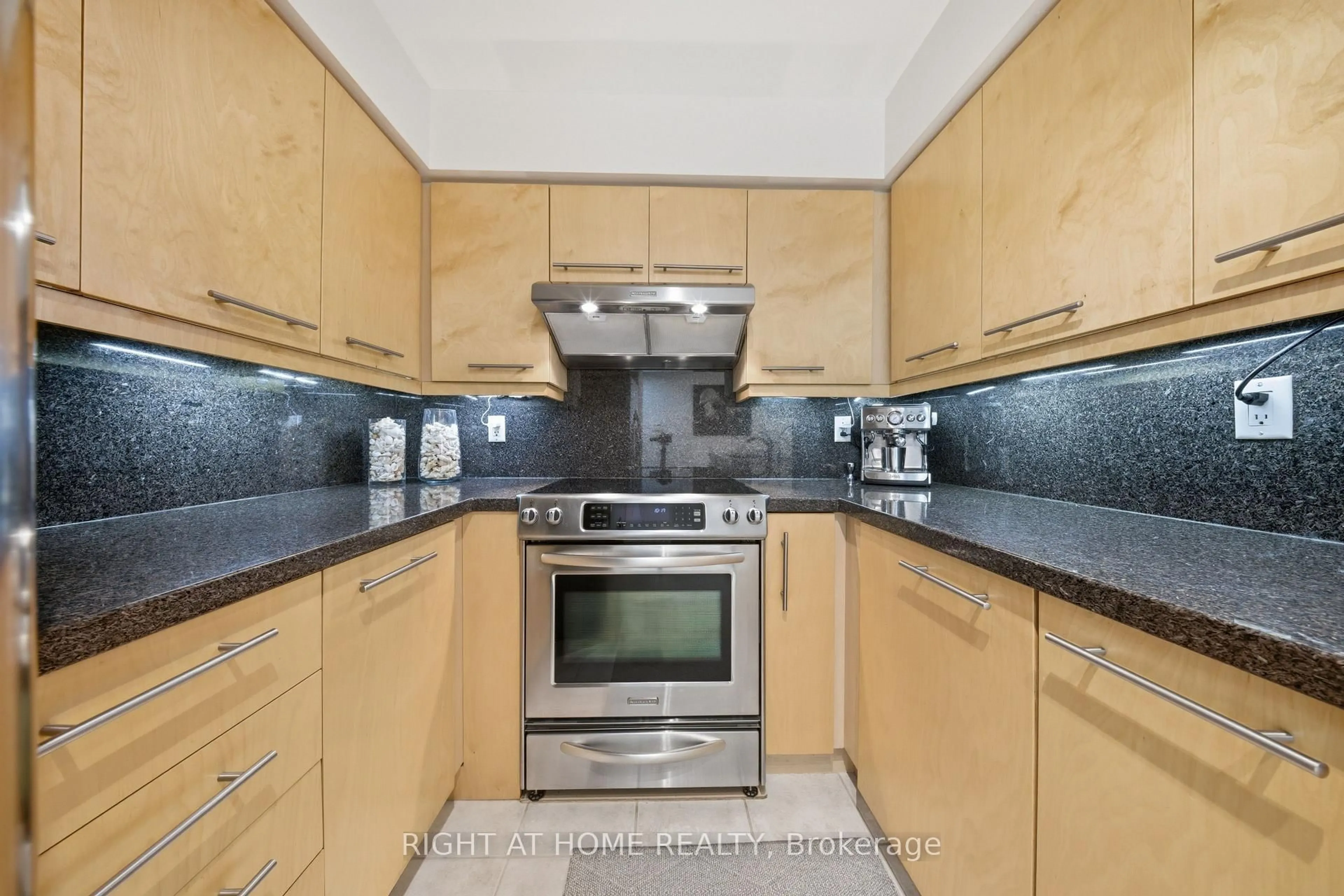 Standard kitchen, unknown for 233 Beecroft Rd #1915, Toronto Ontario M2N 6Z9