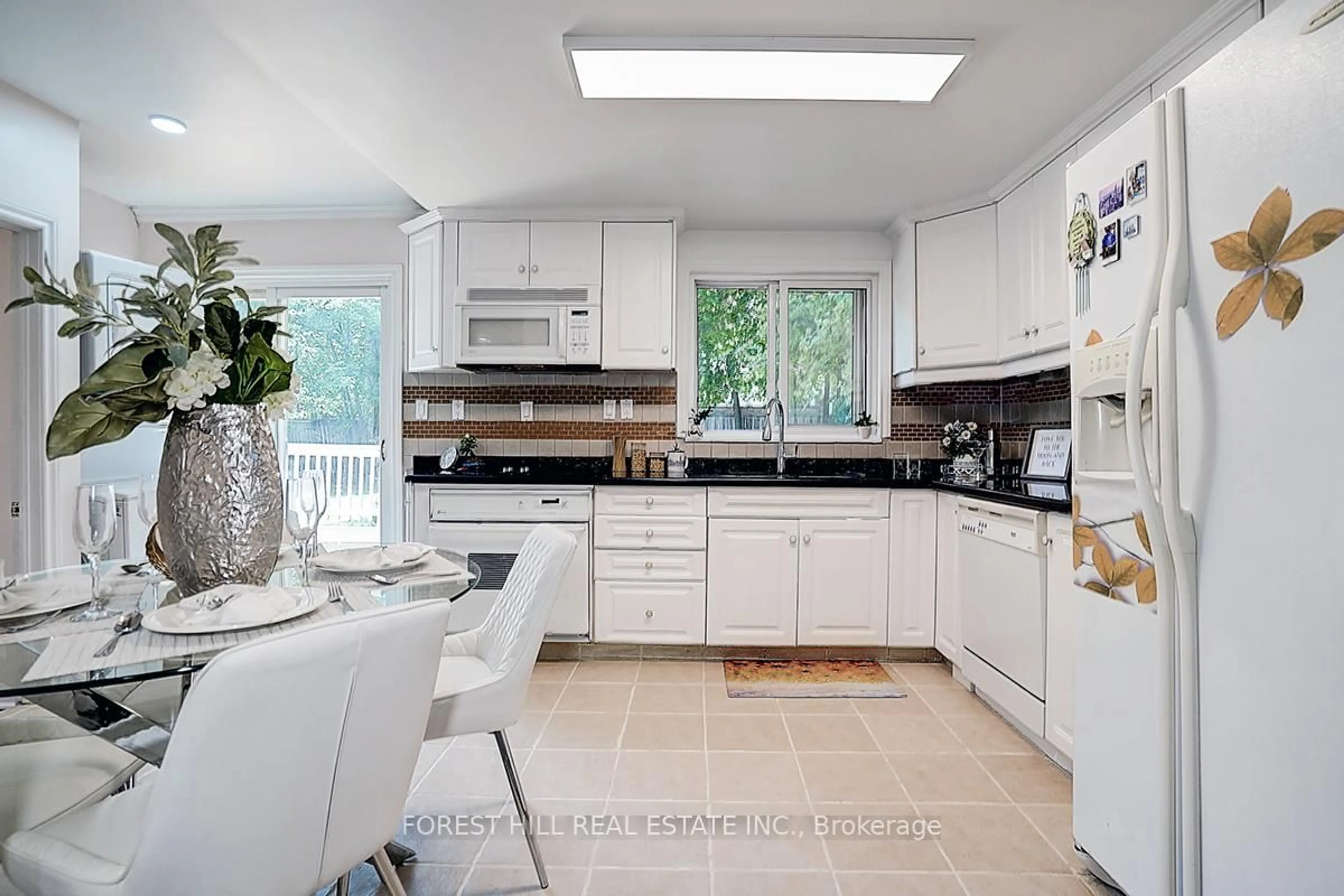 Open concept kitchen, ceramic/tile floor for 99 Harlandale Ave, Toronto Ontario M2N 1P2