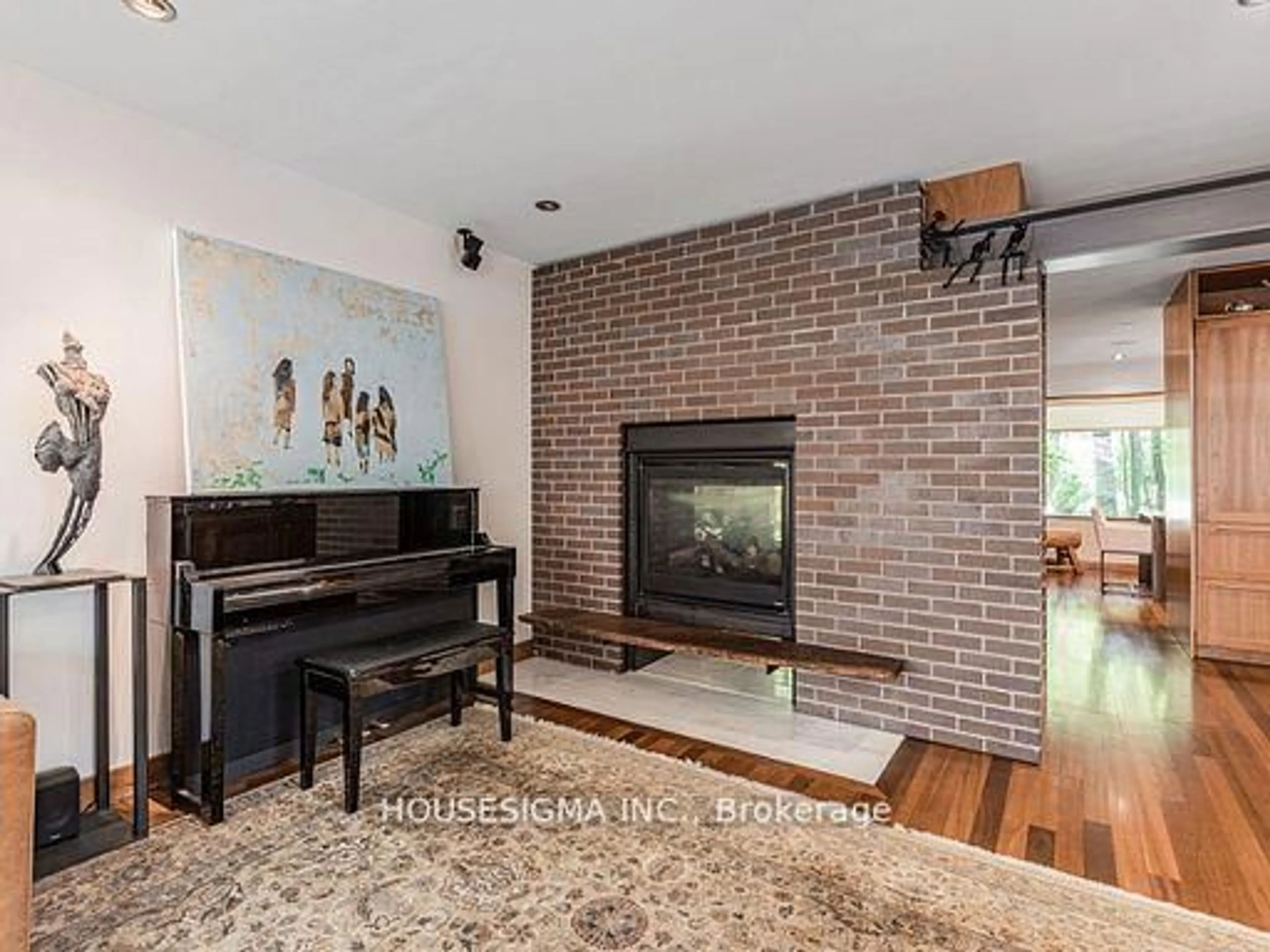 Living room with furniture, unknown for 94 Laurentide Dr, Toronto Ontario M3A 3E5