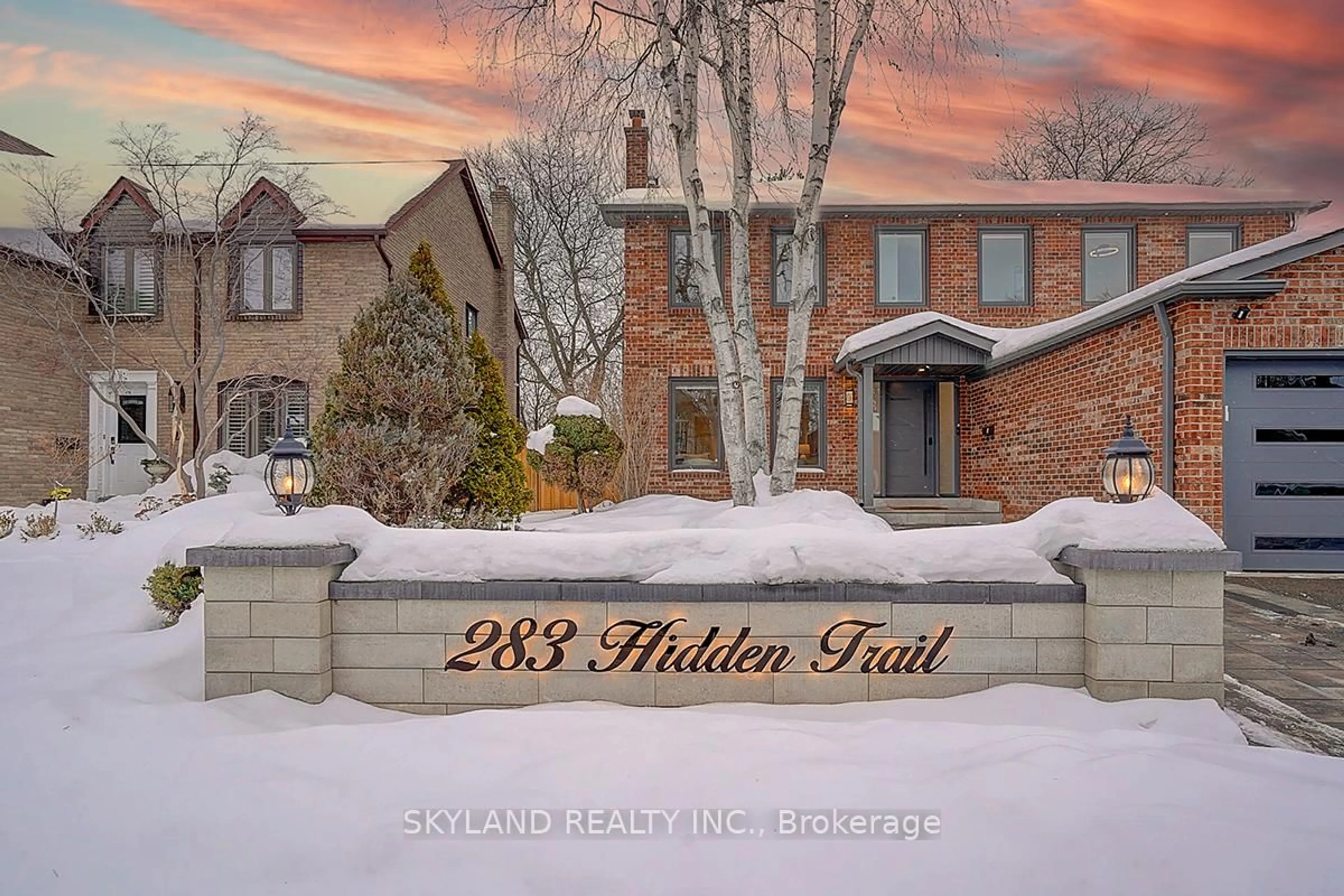 Indoor foyer for 283 Hidden Tr, Toronto Ontario M2R 3S7
