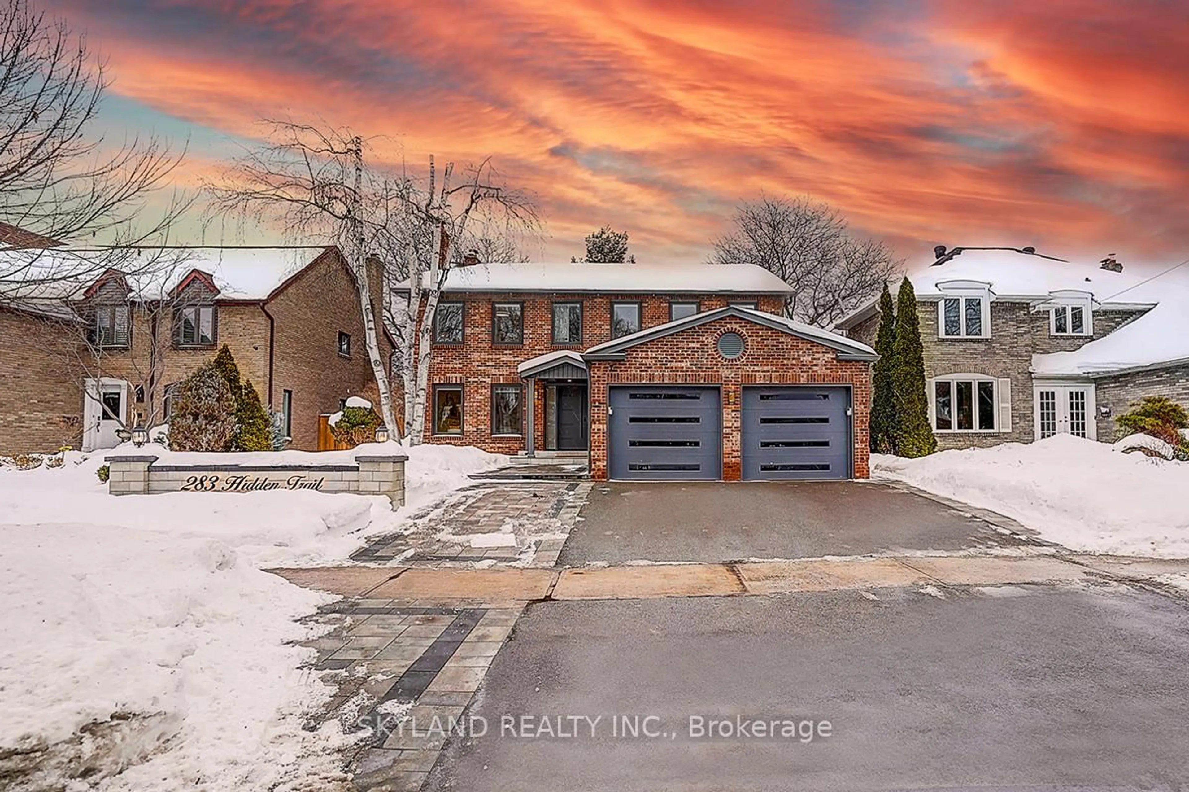 A pic from outside/outdoor area/front of a property/back of a property/a pic from drone, street for 283 Hidden Tr, Toronto Ontario M2R 3S7
