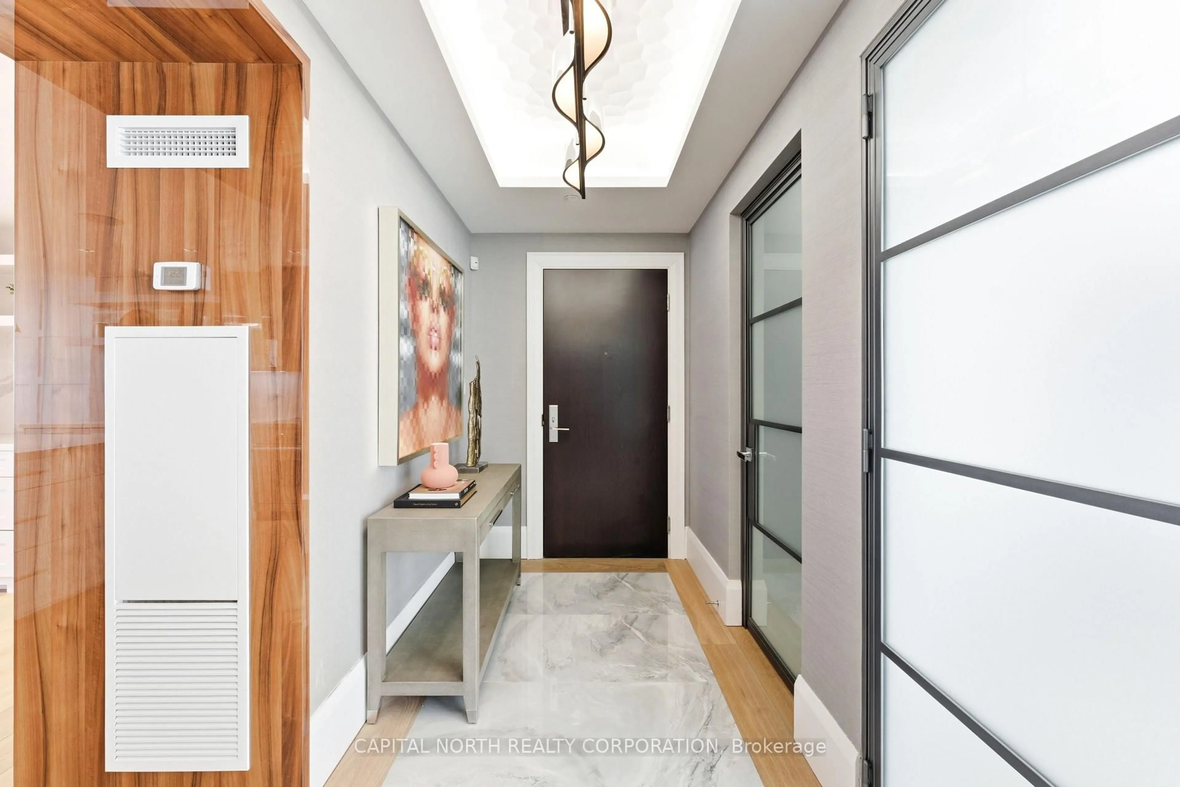 Indoor entryway for 330 Richmond St #2603, Toronto Ontario M5V 0M4