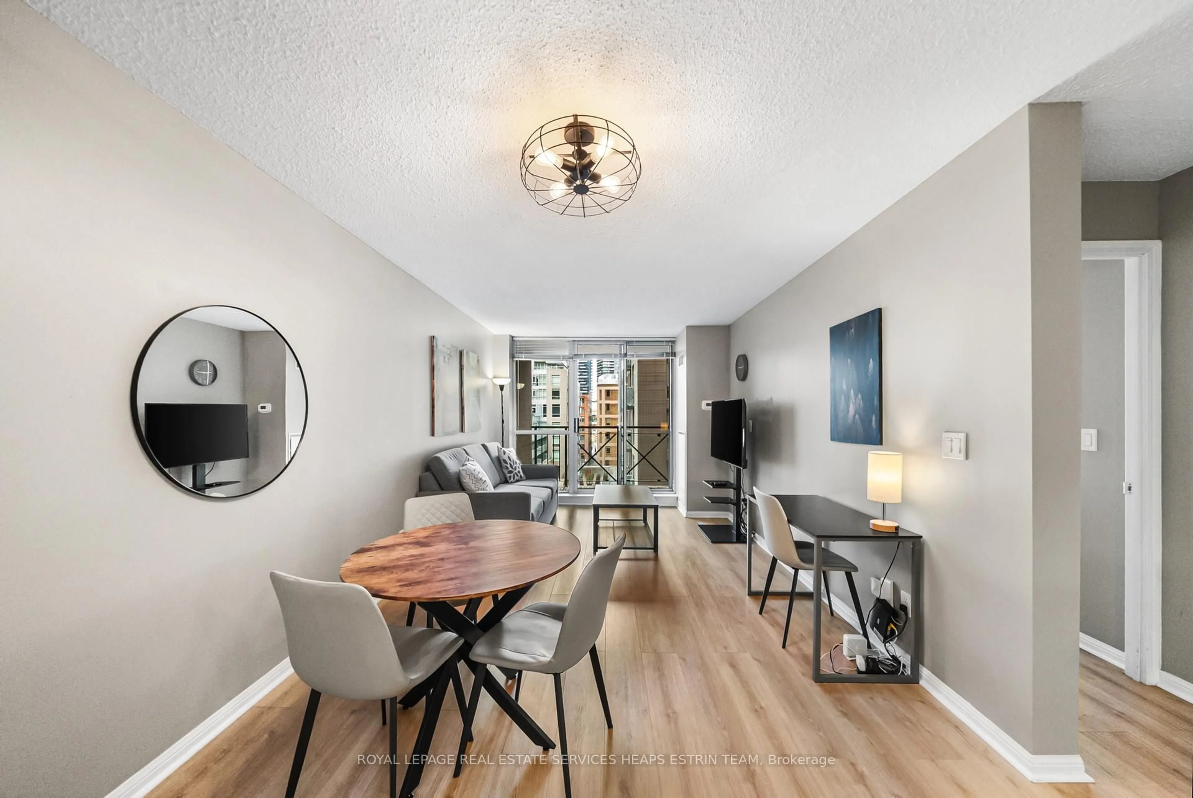 Unknown for 140 Simcoe St #702, Toronto Ontario M5H 4E9