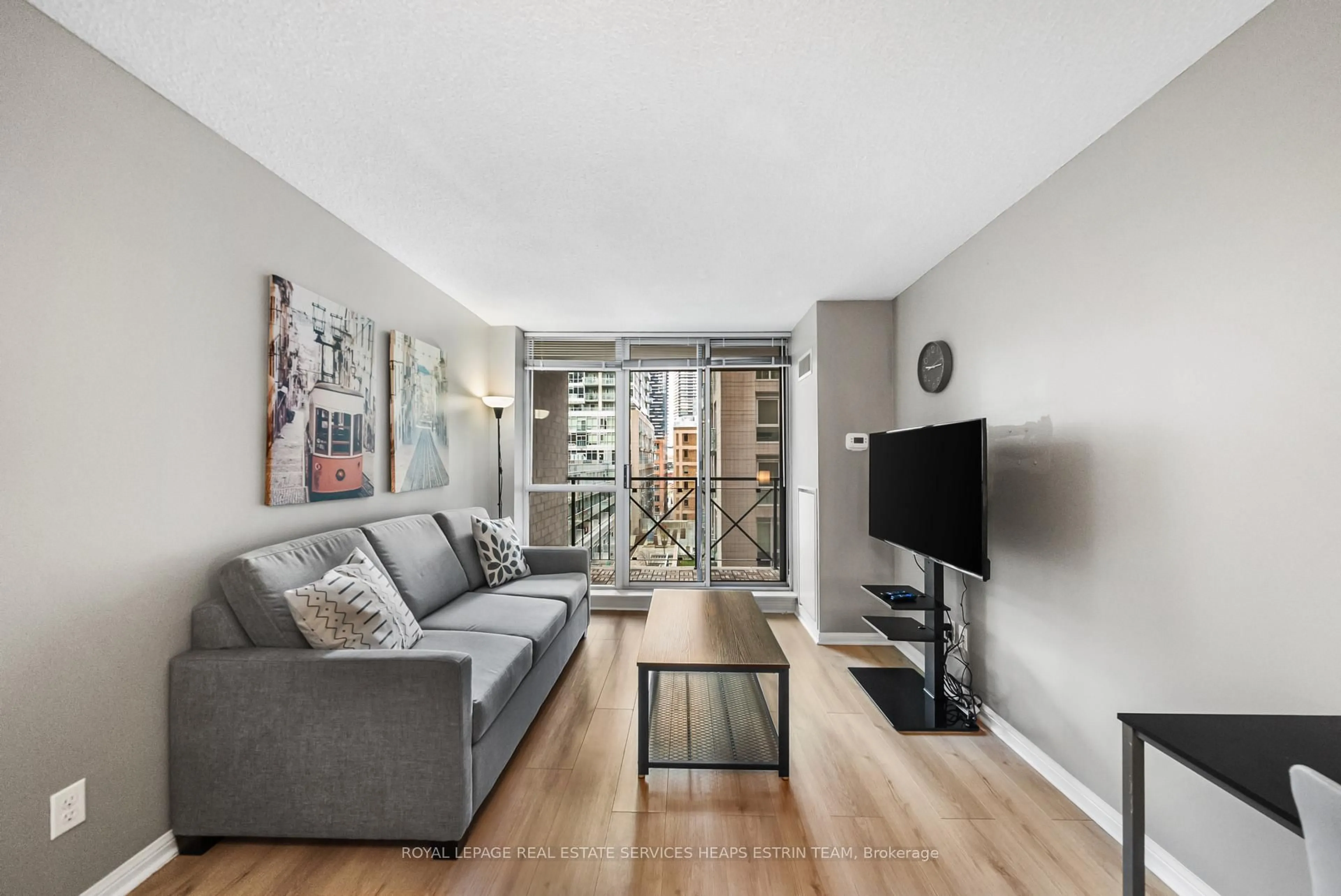 Living room with furniture, unknown for 140 Simcoe St #702, Toronto Ontario M5H 4E9