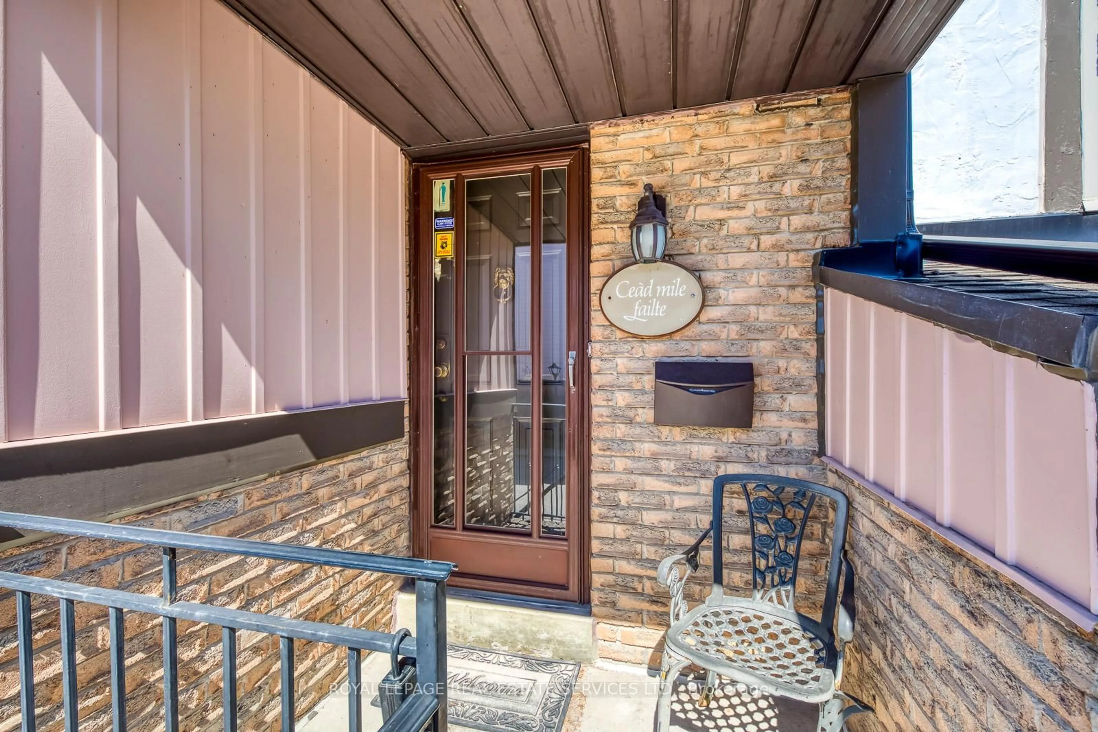 Indoor entryway for 4 English Ivyway, Toronto Ontario M2H 3M4