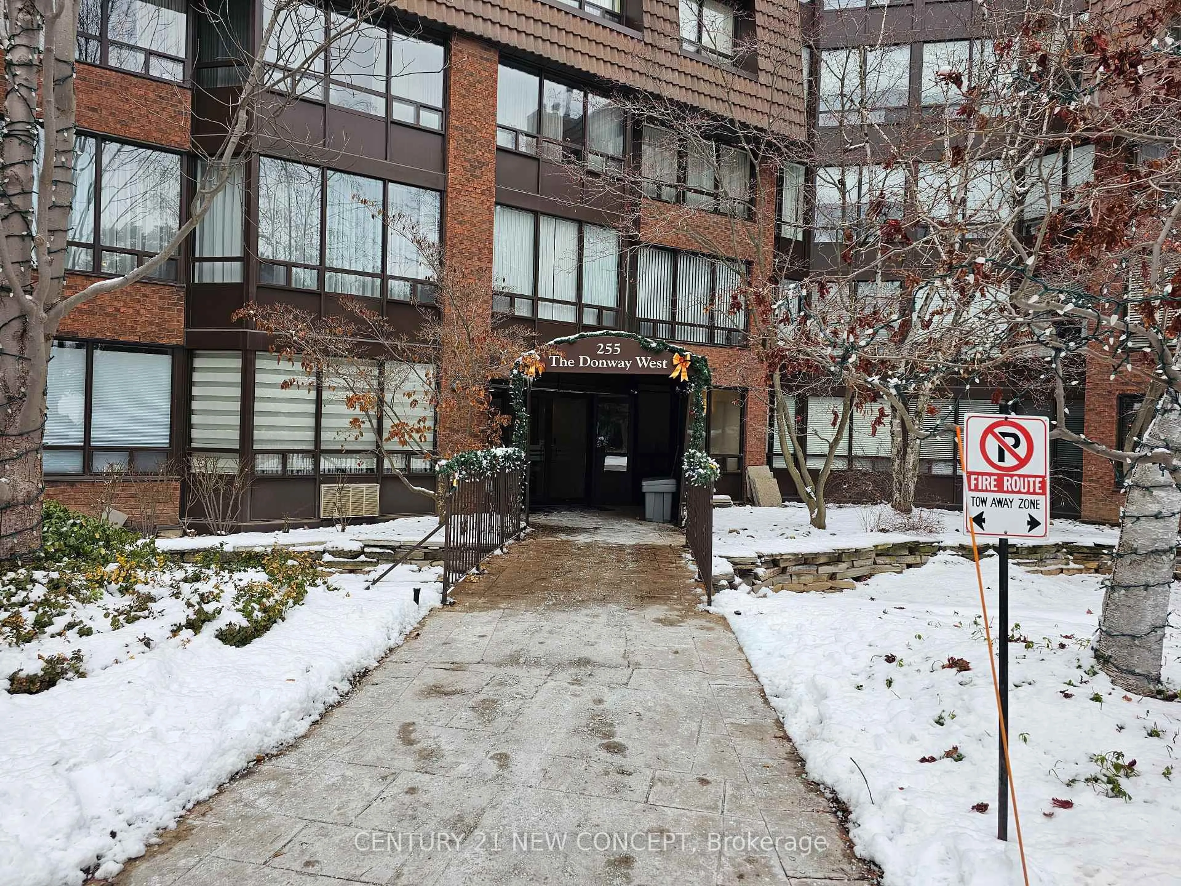 Indoor foyer for 255 The Donway West #123, Toronto Ontario M3B 3M3