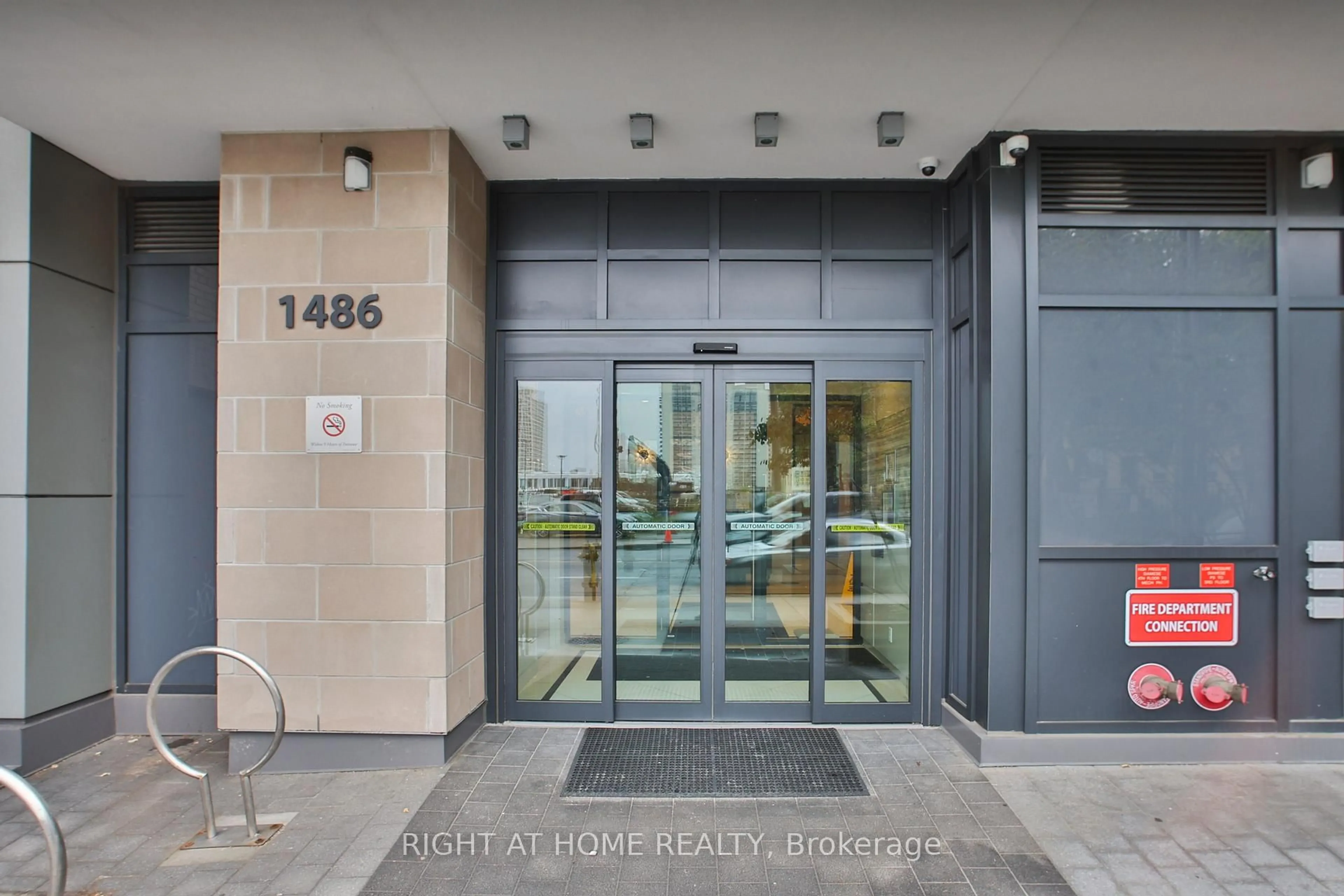 Indoor foyer for 1486 Bathurst St #1303, Toronto Ontario M5P 3G9