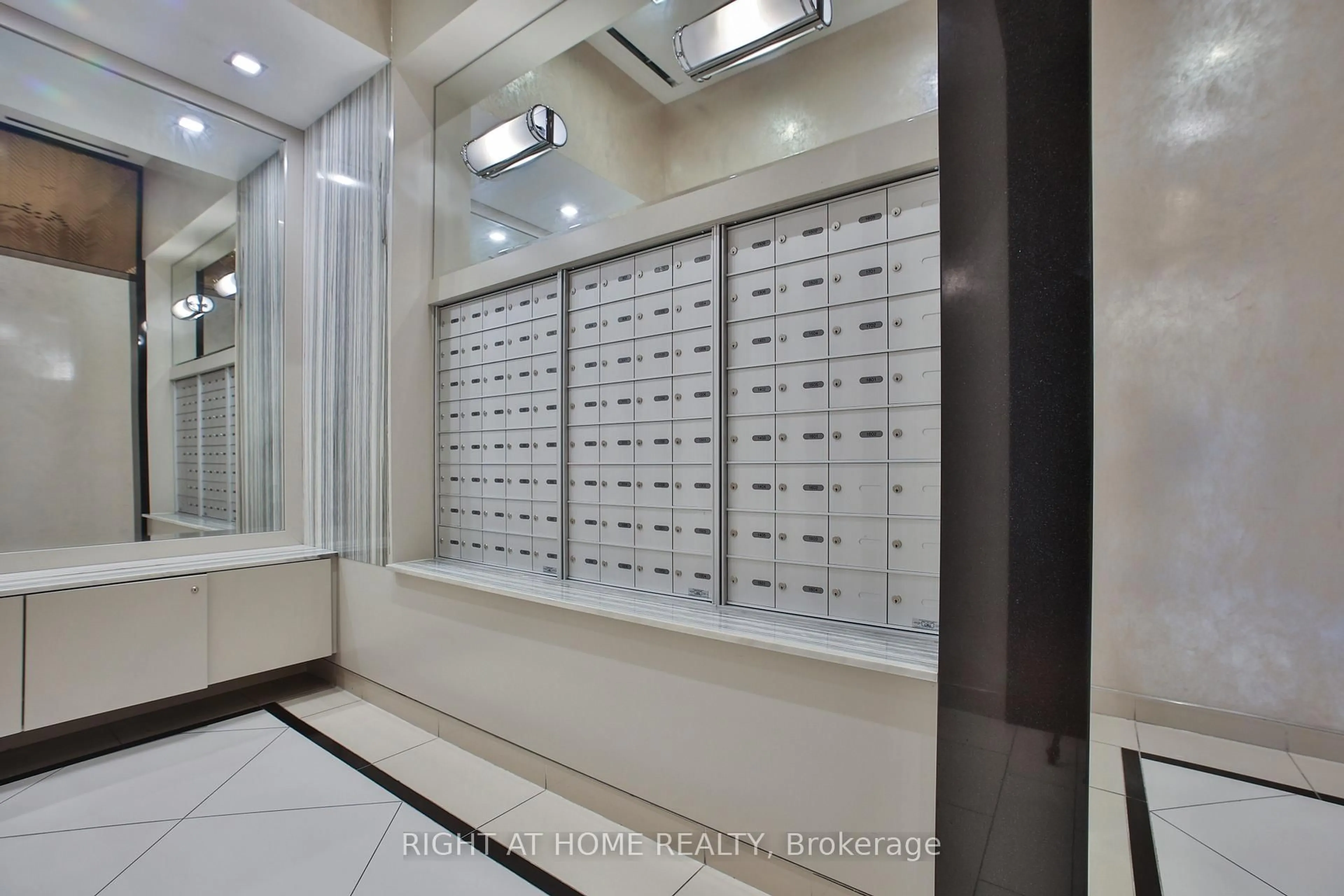 Indoor foyer for 1486 Bathurst St #1303, Toronto Ontario M5P 3G9