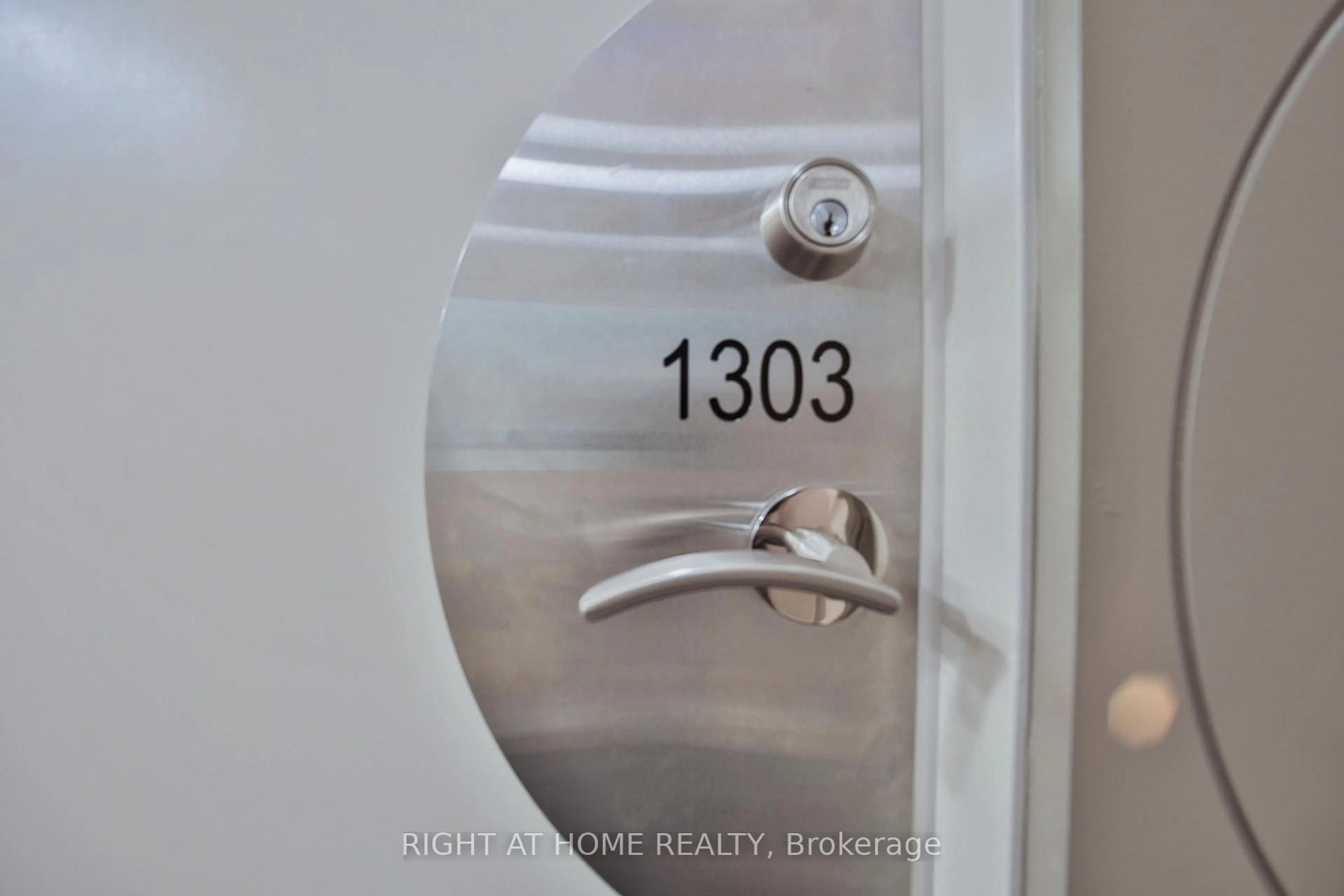 Unknown for 1486 Bathurst St #1303, Toronto Ontario M5P 3G9
