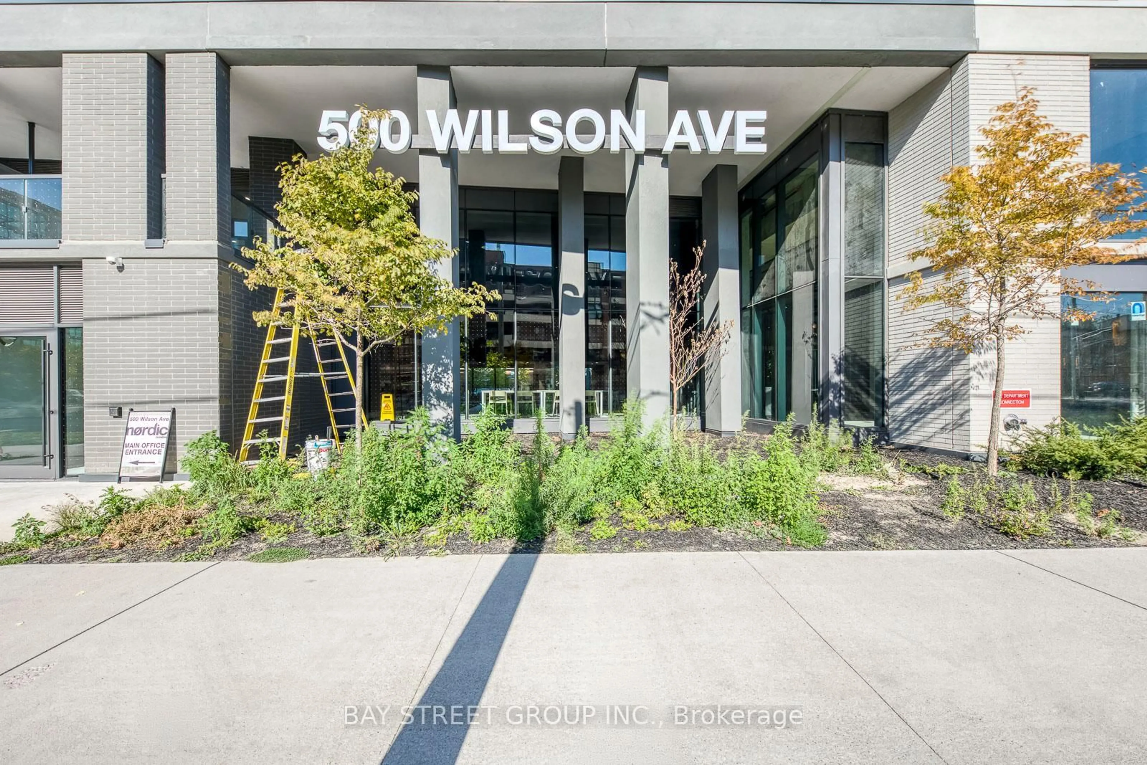 Indoor foyer for 500 Wilson Ave #533, Toronto Ontario M3H 0E5