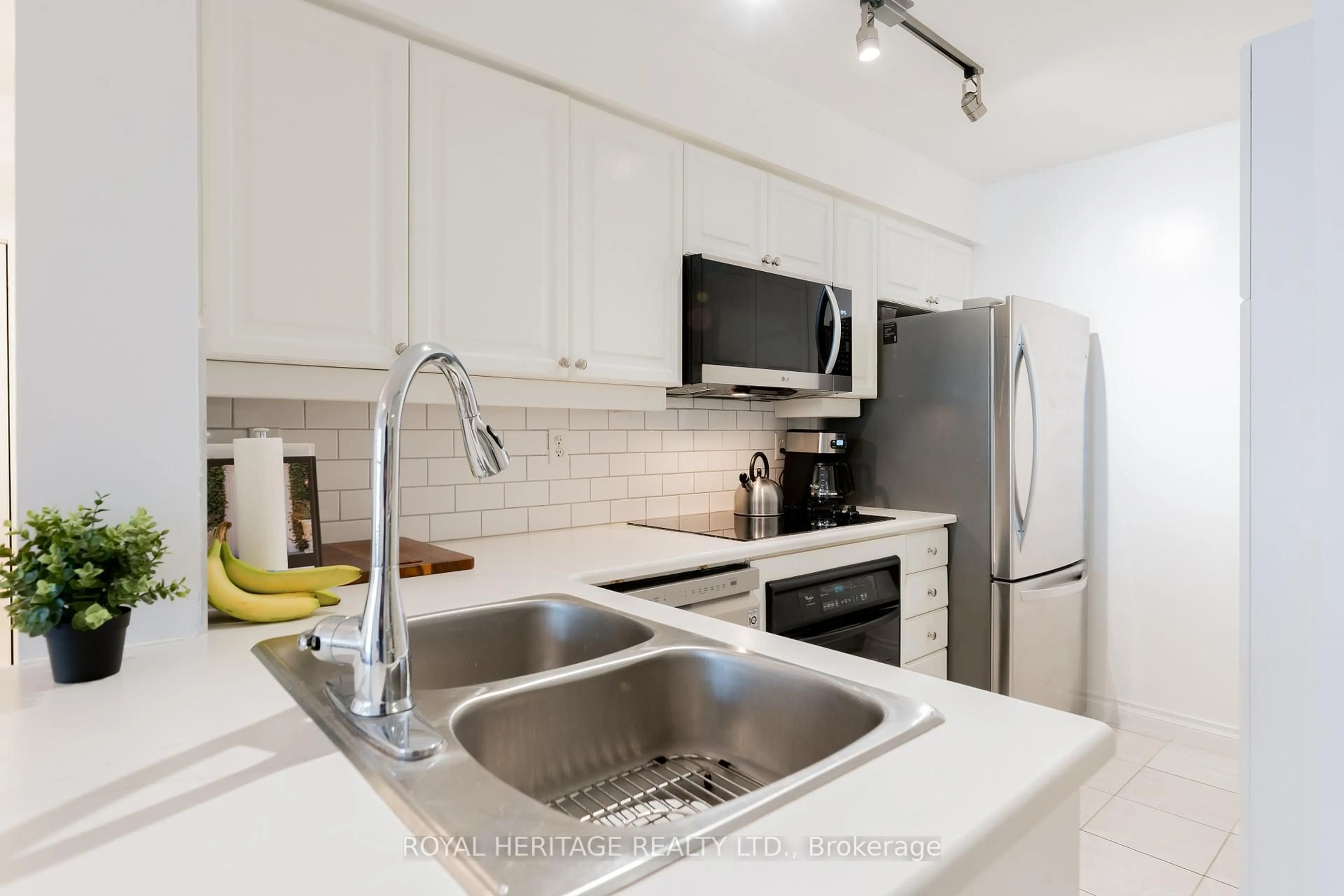 Standard kitchen, unknown for 188 Redpath Ave #211, Toronto Ontario M4P 3J2
