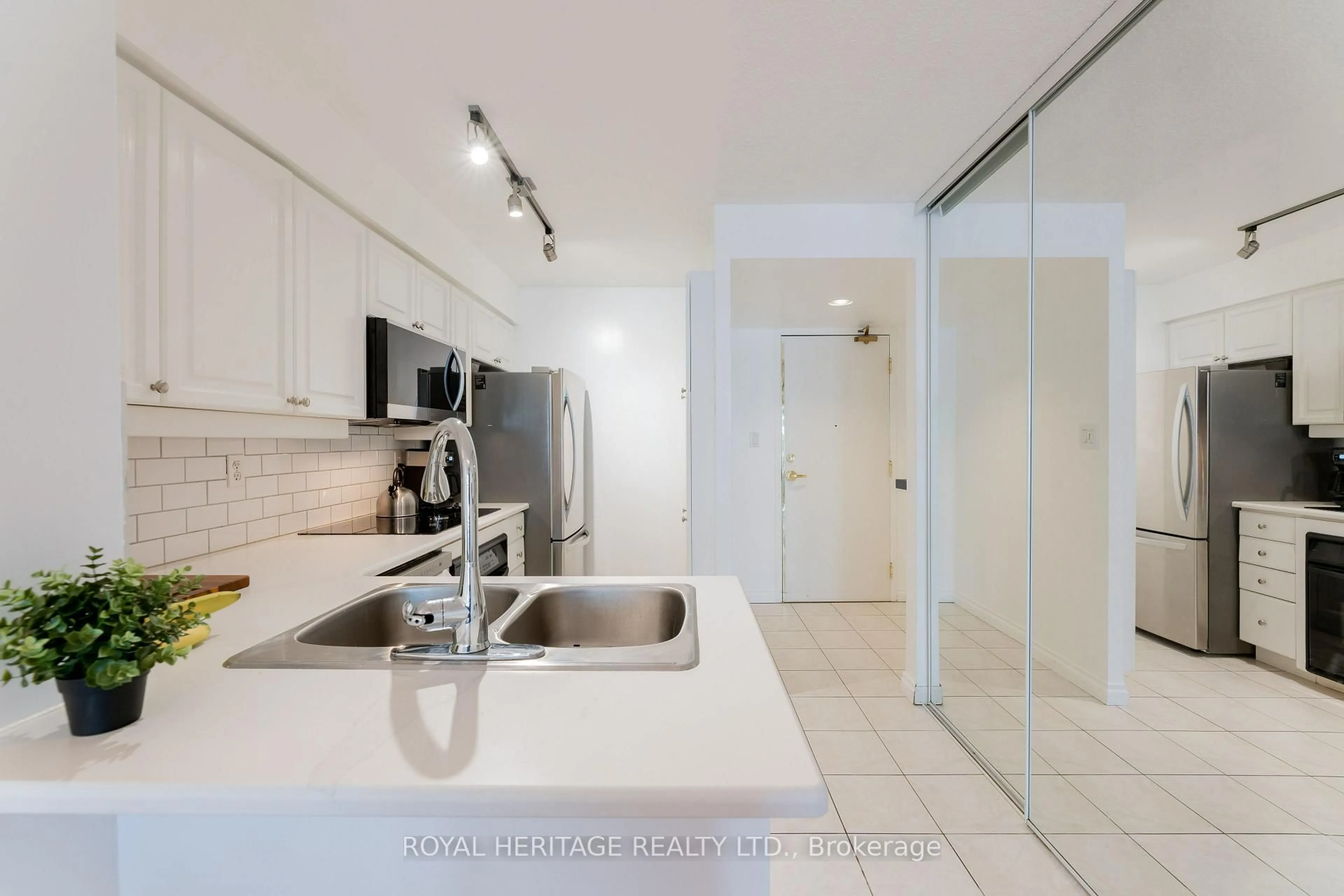 Unknown for 188 Redpath Ave #211, Toronto Ontario M4P 3J2