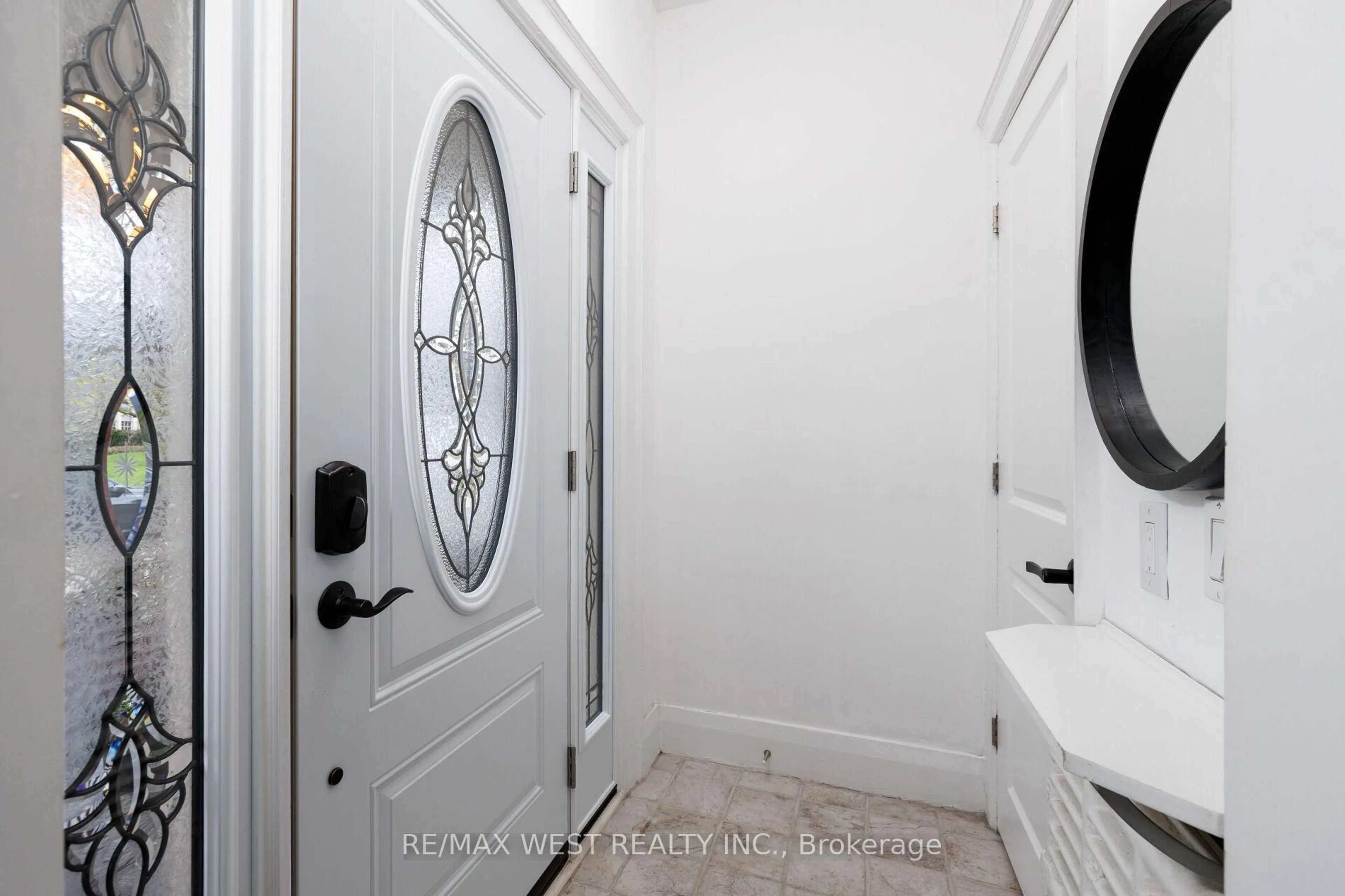 Indoor entryway for 311 St Clair Ave, Toronto Ontario M4T 1P3