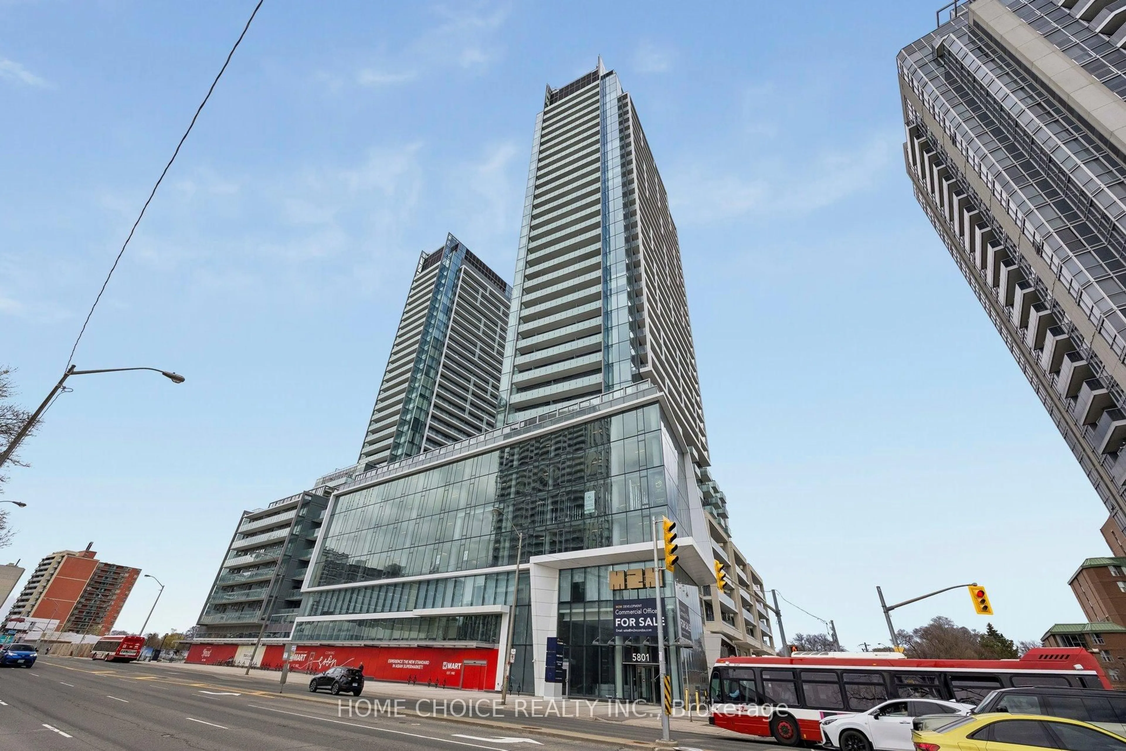 Indoor foyer for 7 Golden Lion Hts #N2009, Toronto Ontario M2M 0C1