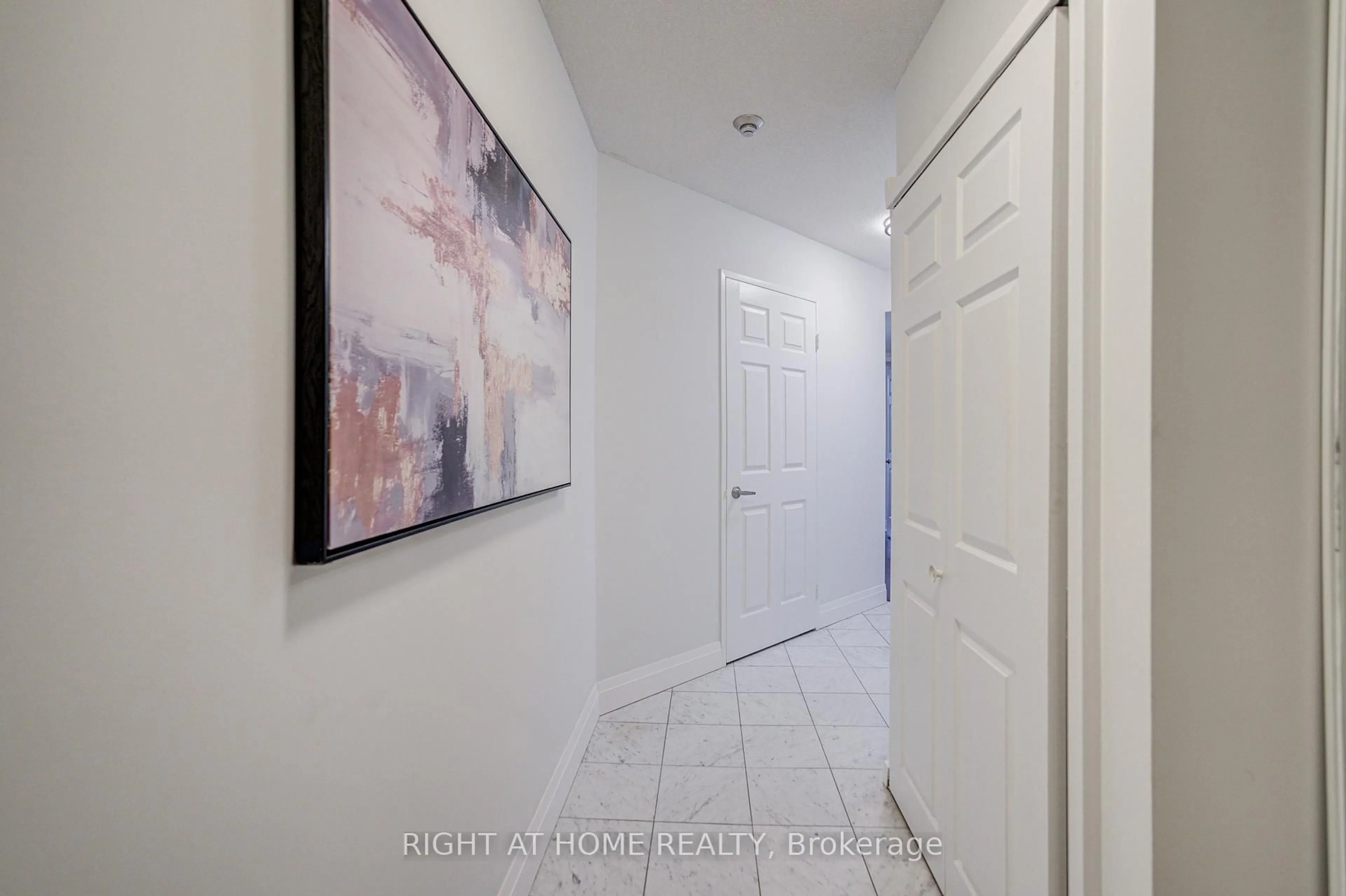 Indoor entryway for 35 Empress Ave #207, Toronto Ontario M2N 6T3