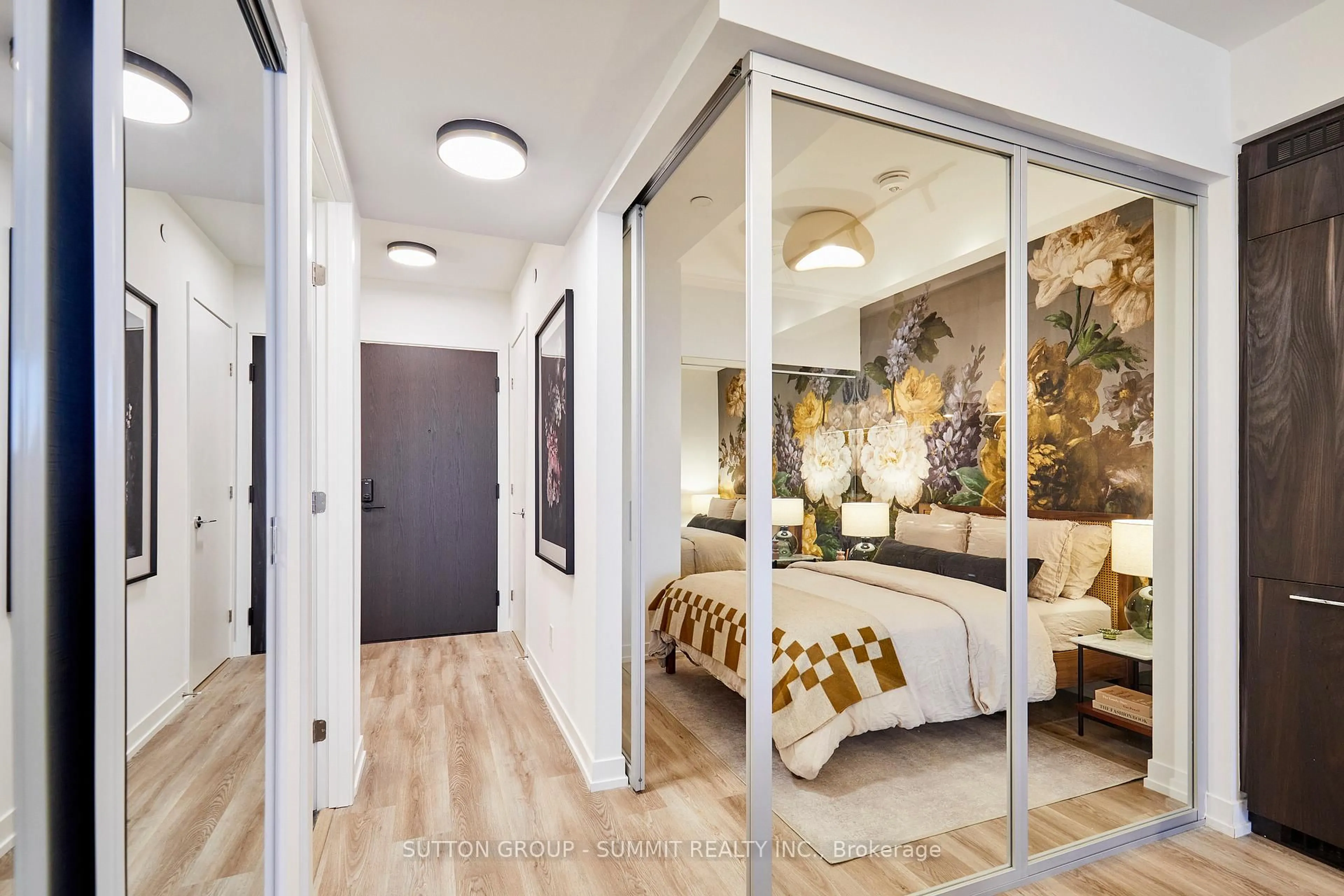 Indoor entryway for 771 YONGE St #2501, Toronto Ontario M4W 0B8
