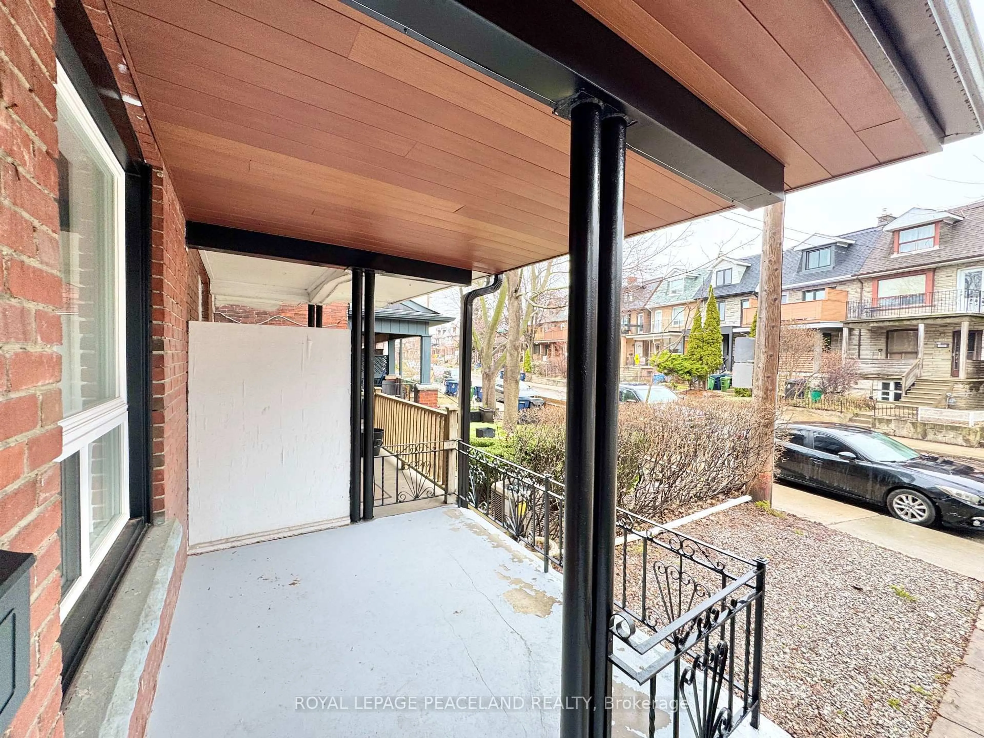 Indoor entryway for 101 Marchmount Rd, Toronto Ontario M6G 2B2