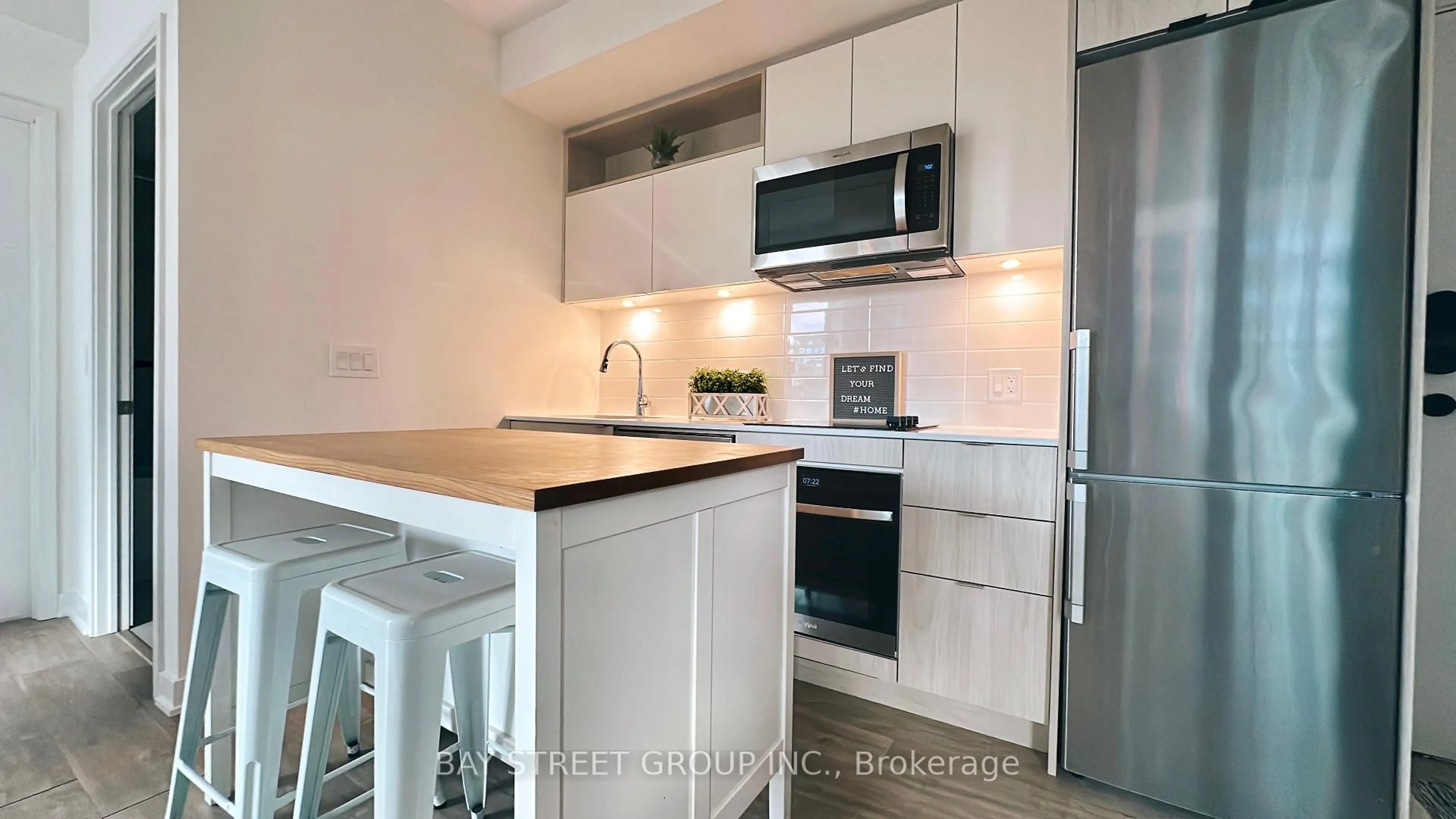 Standard kitchen, unknown for 135 Lower Sherbourne St #1273, Toronto Ontario M5A 1Y4