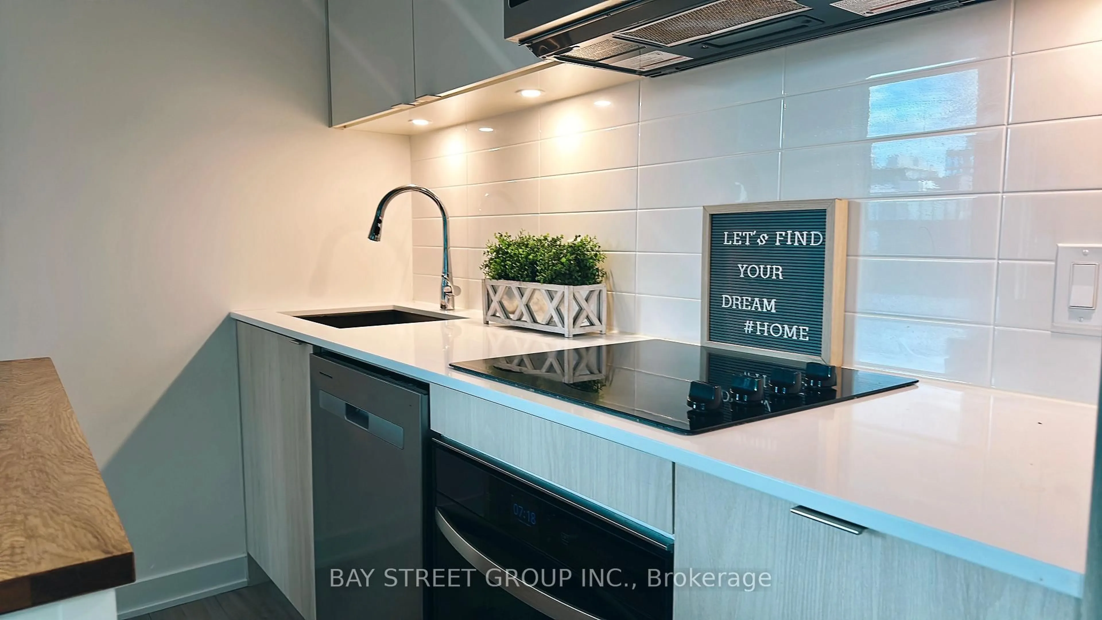 Contemporary kitchen, ceramic/tile floor for 135 Lower Sherbourne St #1273, Toronto Ontario M5A 1Y4