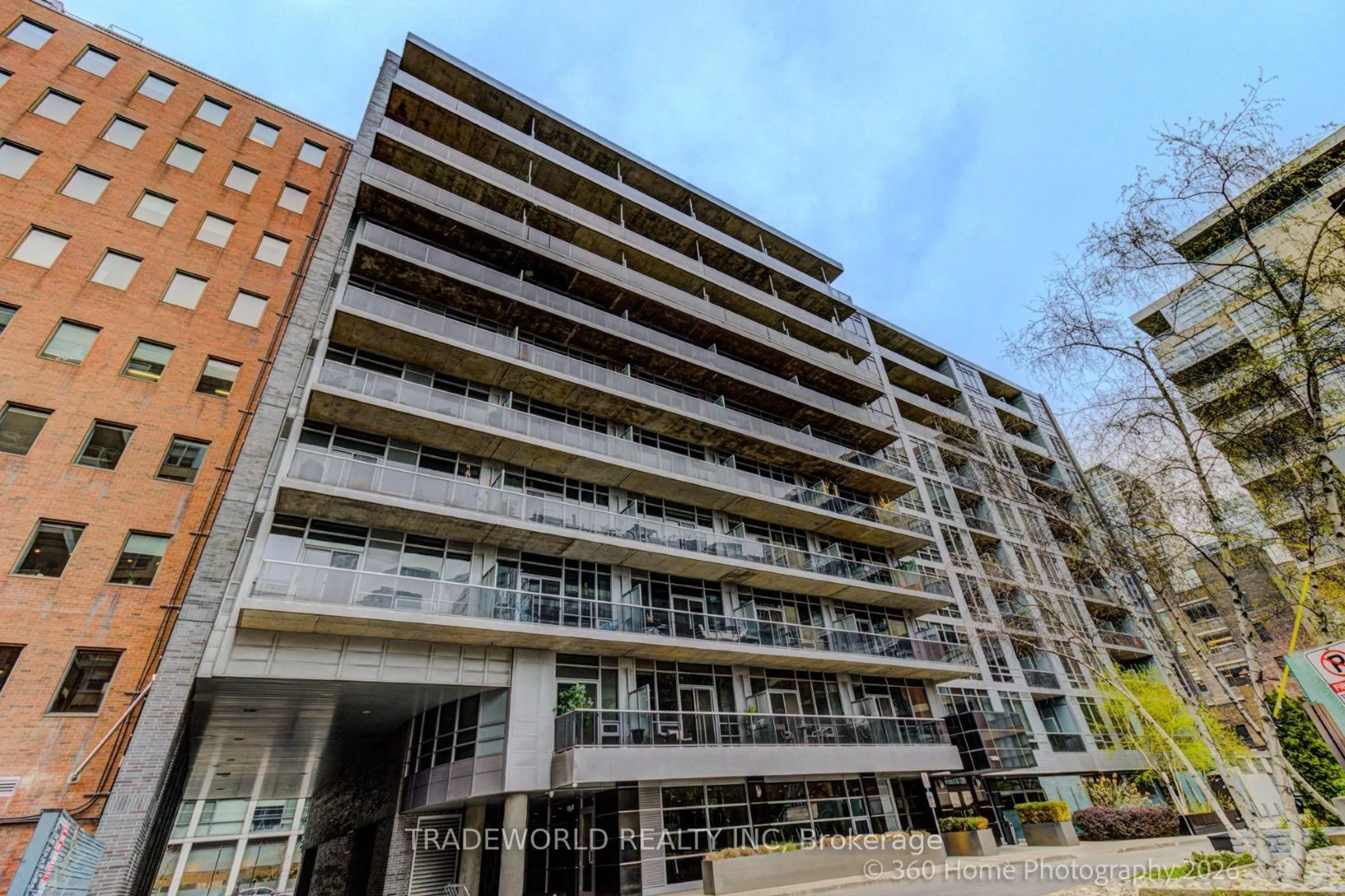 A pic from outside/outdoor area/front of a property/back of a property/a pic from drone, building for 399 Adelaide St #603, Toronto Ontario M5V 1S4