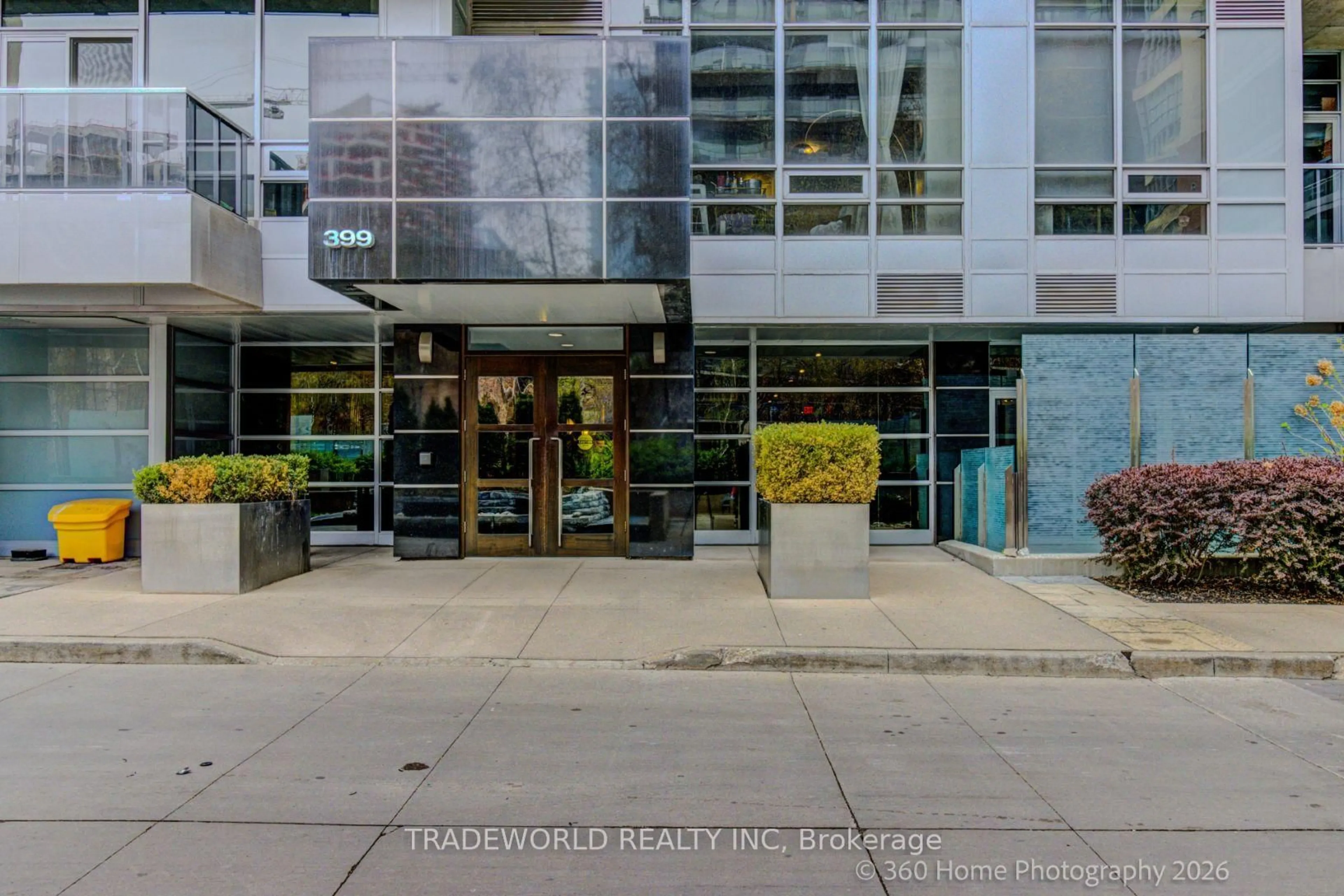 Indoor foyer for 399 Adelaide St #603, Toronto Ontario M5V 1S4