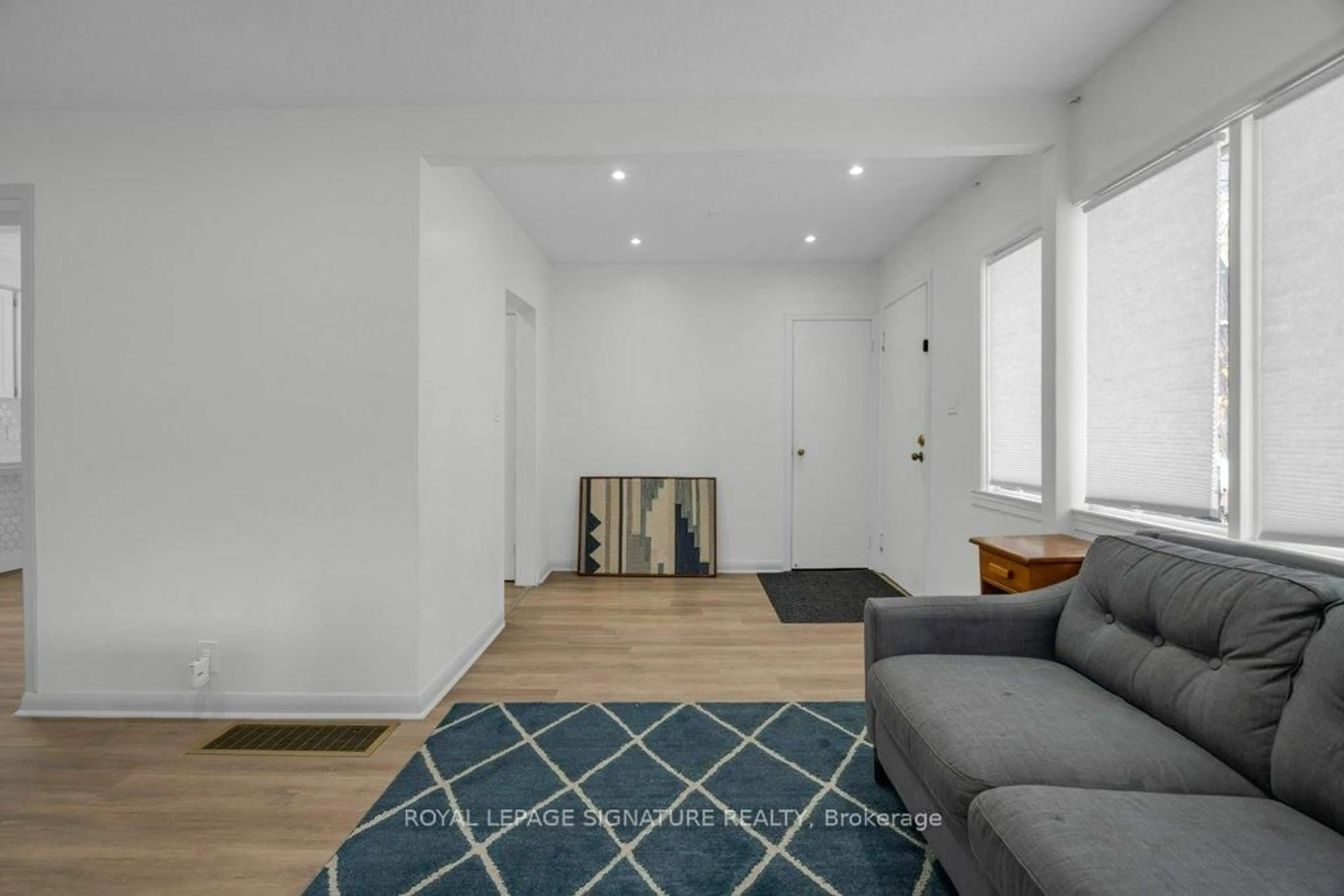 Living room with furniture, unknown for 184 Hendon Ave, Toronto Ontario M2M 1A7