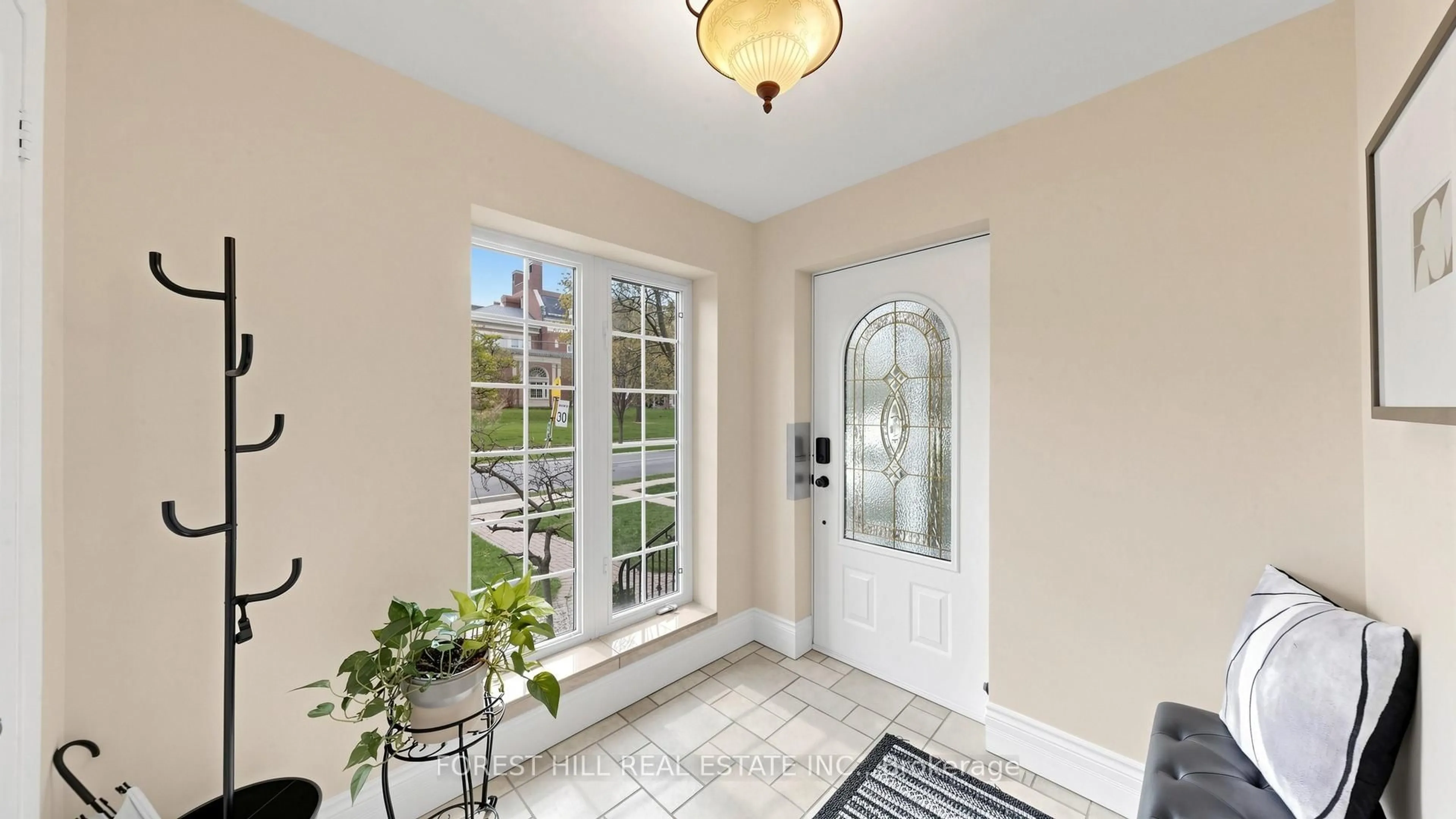 Indoor entryway for 153 Glengrove Ave, Toronto Ontario M4R 1P1