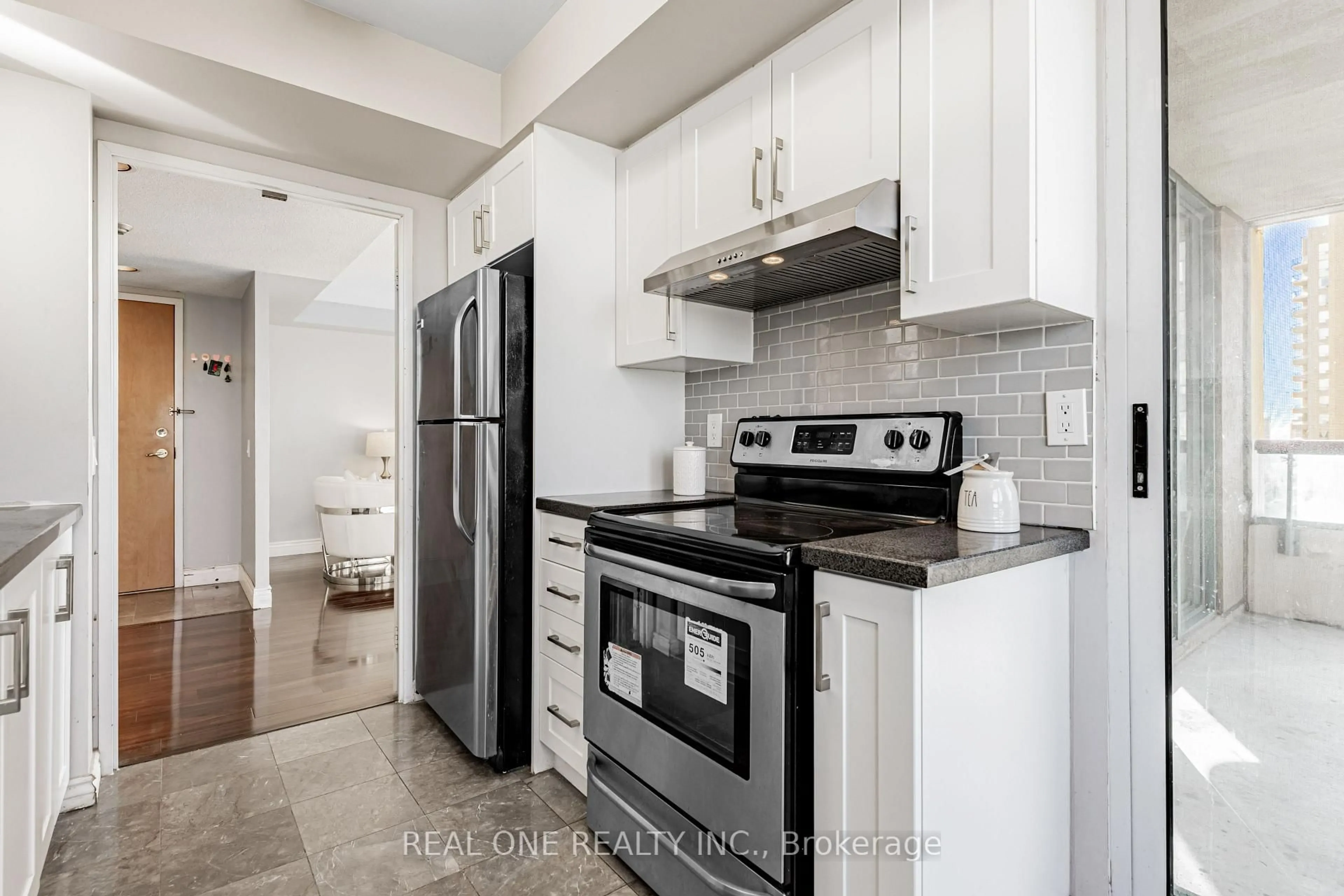 Standard kitchen, ceramic/tile floor for 238 Doris Ave #1503, Toronto Ontario M2N 6W1