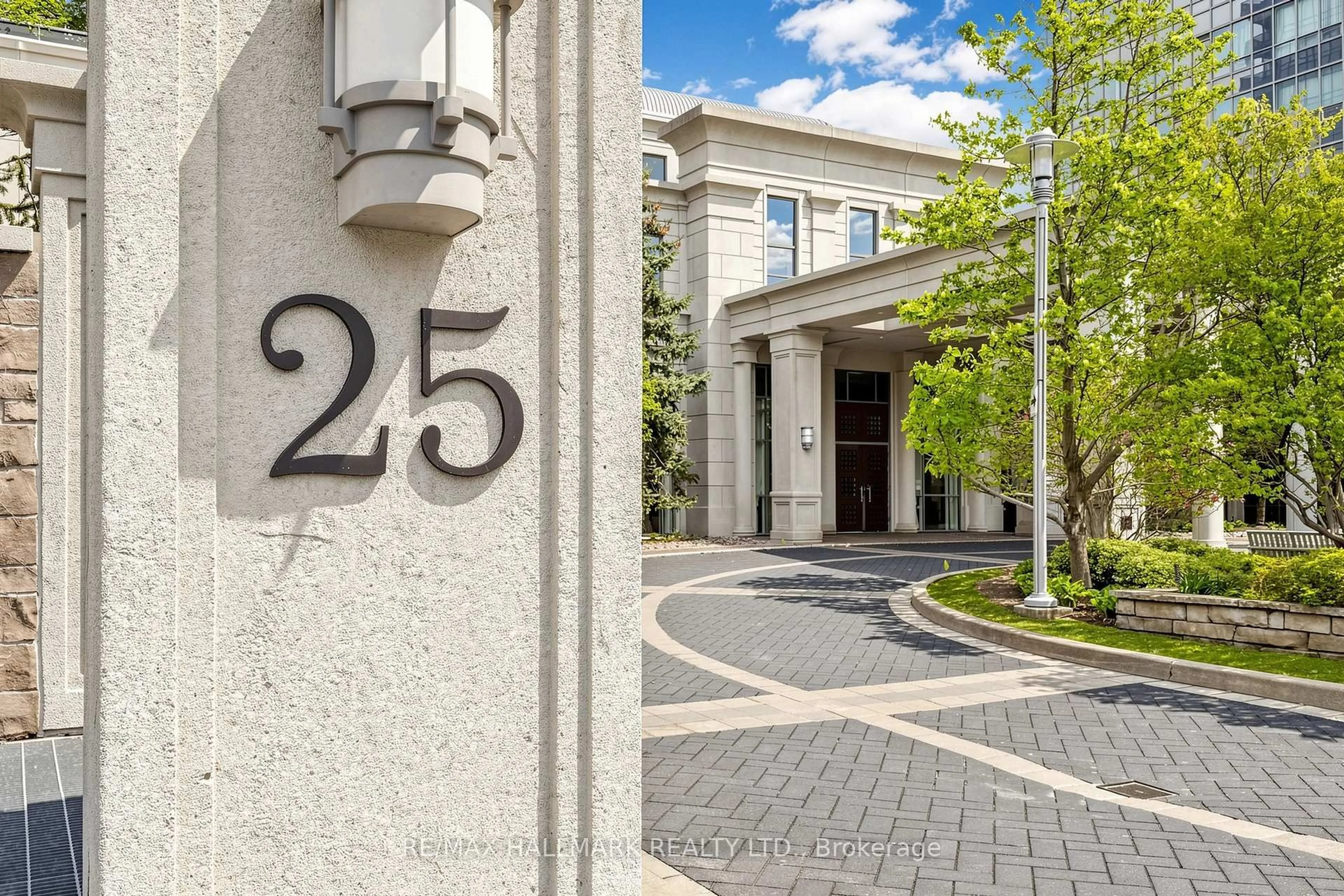 Indoor foyer for 25 Greenview Ave #1124, Toronto Ontario M2M 0A5