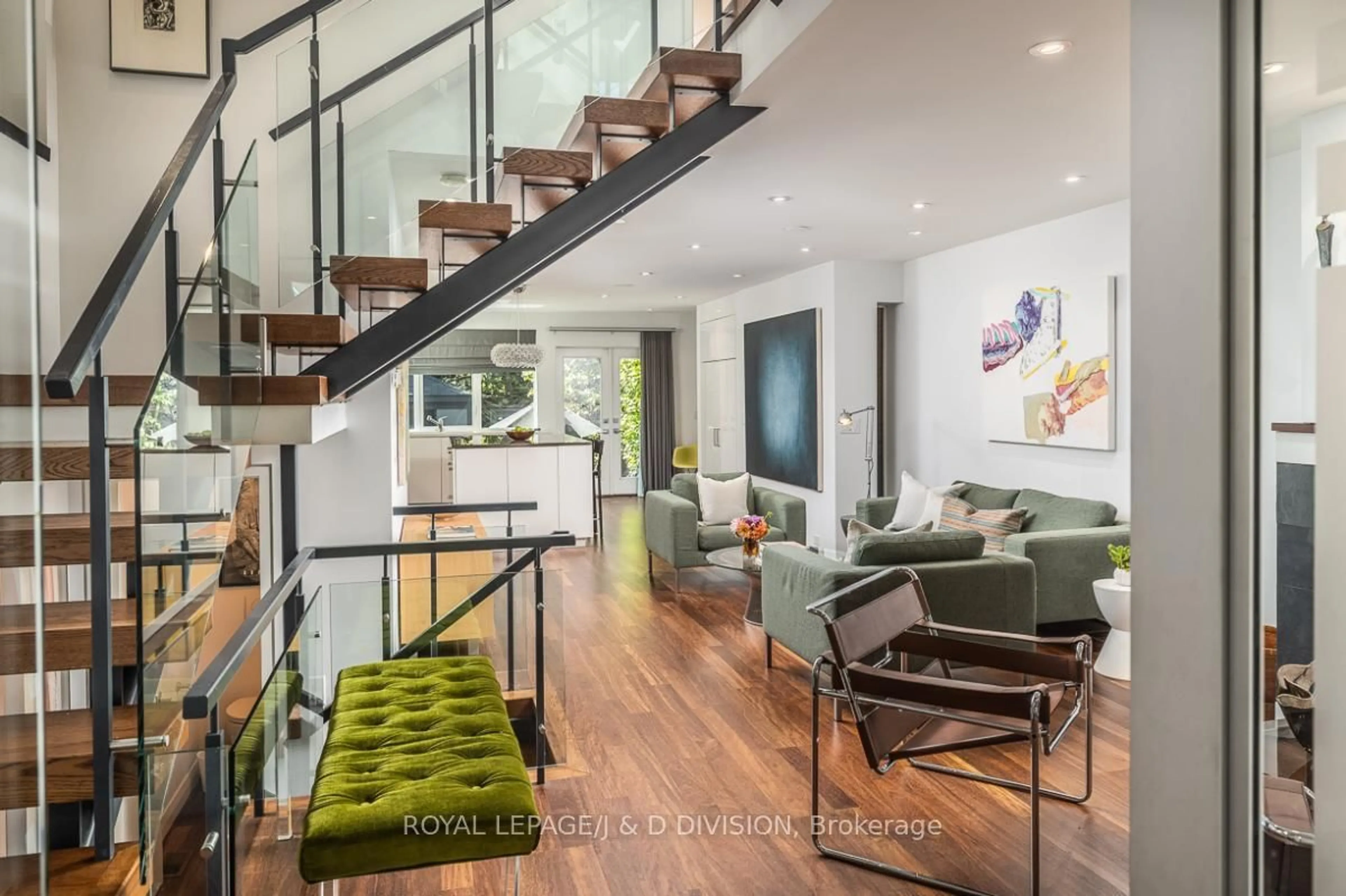 Unknown for 44 Standish Ave, Toronto Ontario M4W 3B1