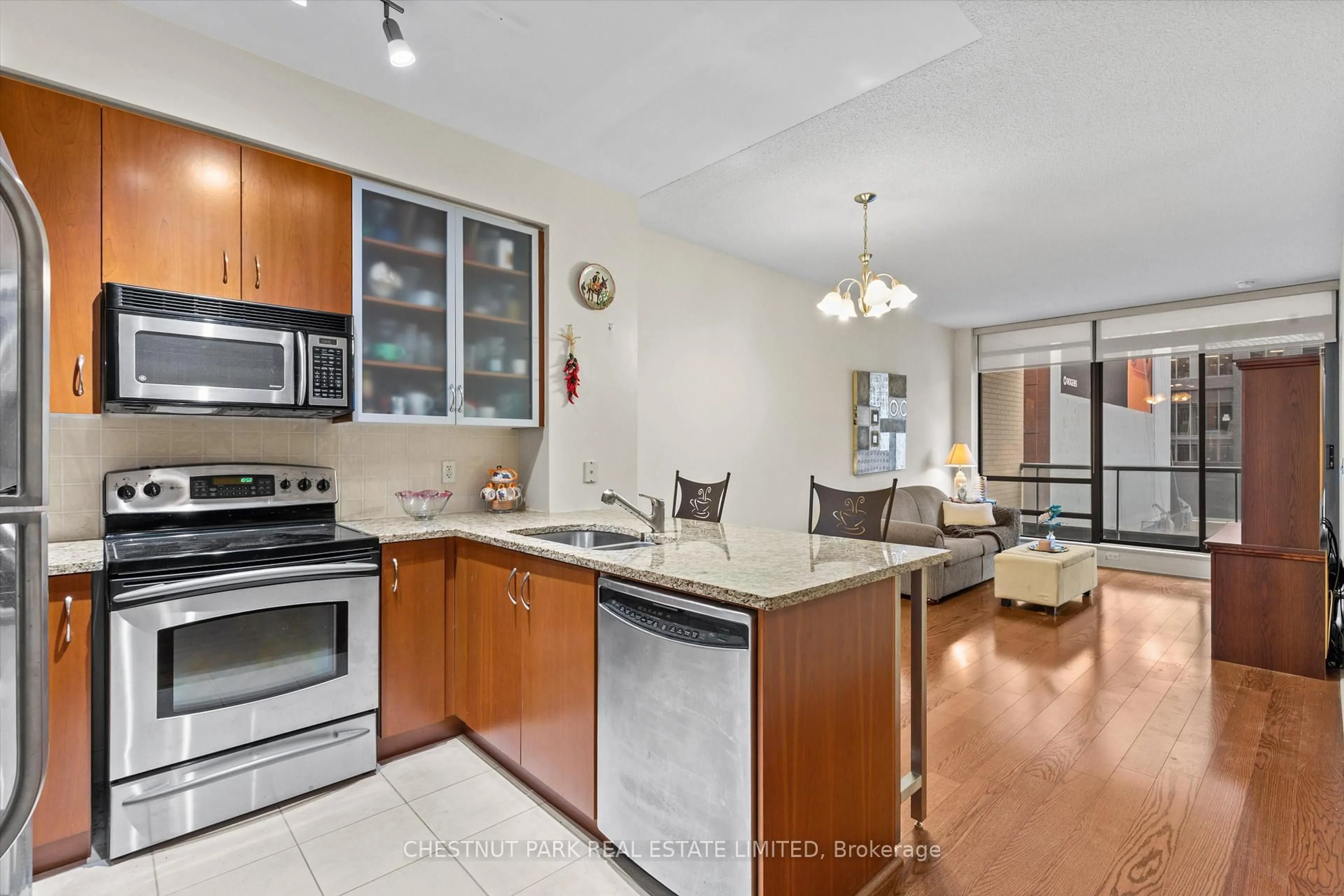 Open concept kitchen, unknown for 438 King St #414, Toronto Ontario M5V 3T9