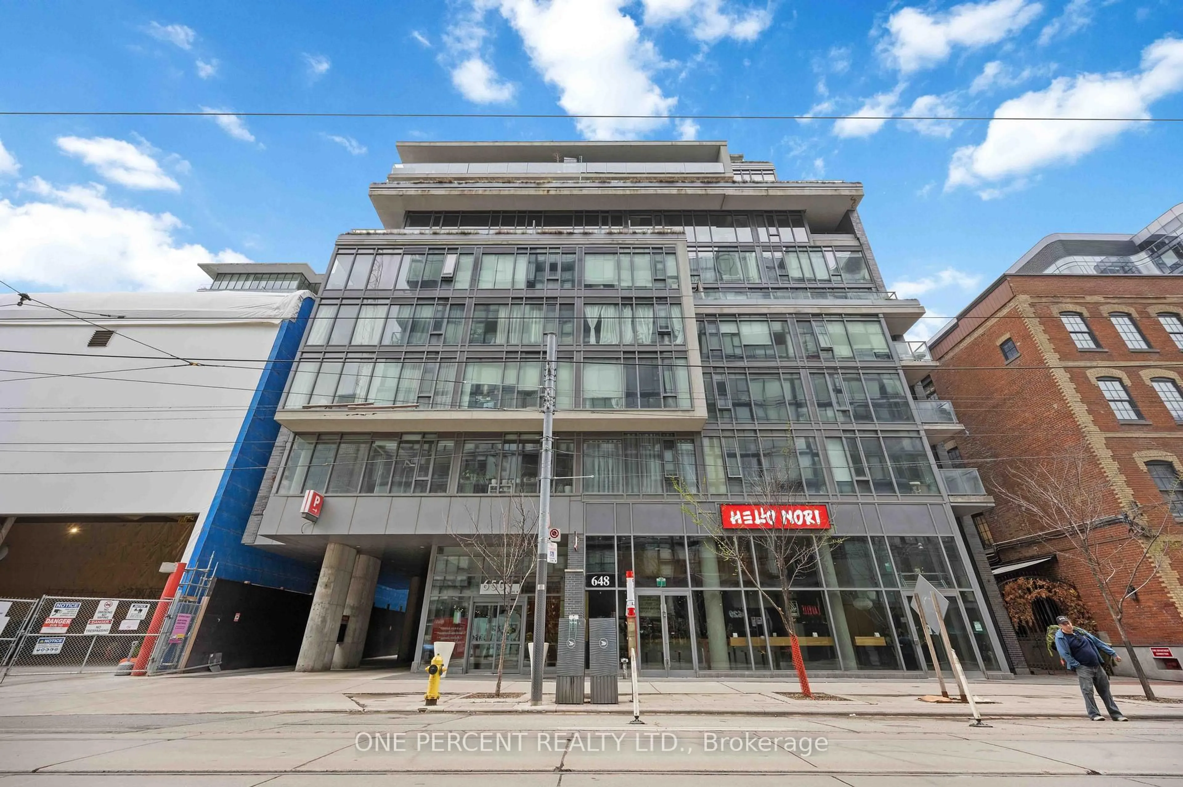 Indoor foyer for 650 King St #314, Toronto Ontario M5V 0H6