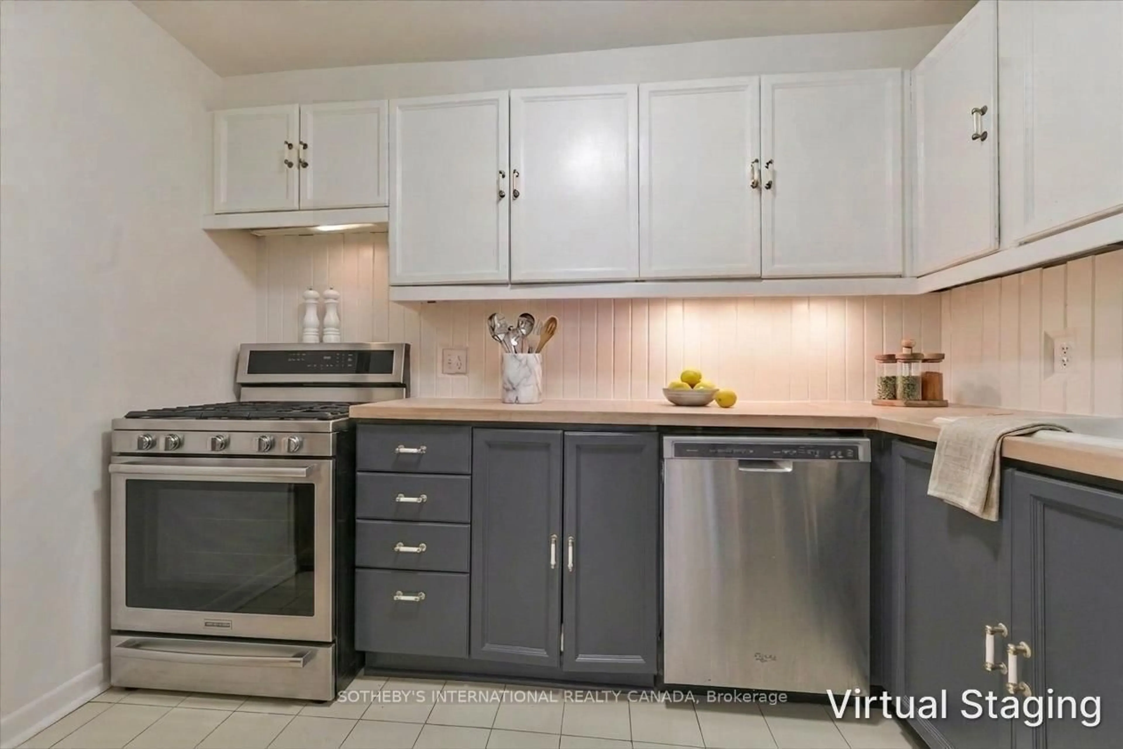 Standard kitchen, ceramic/tile floor for 100 Oriole Pkwy #106, Toronto Ontario M5P 2G8