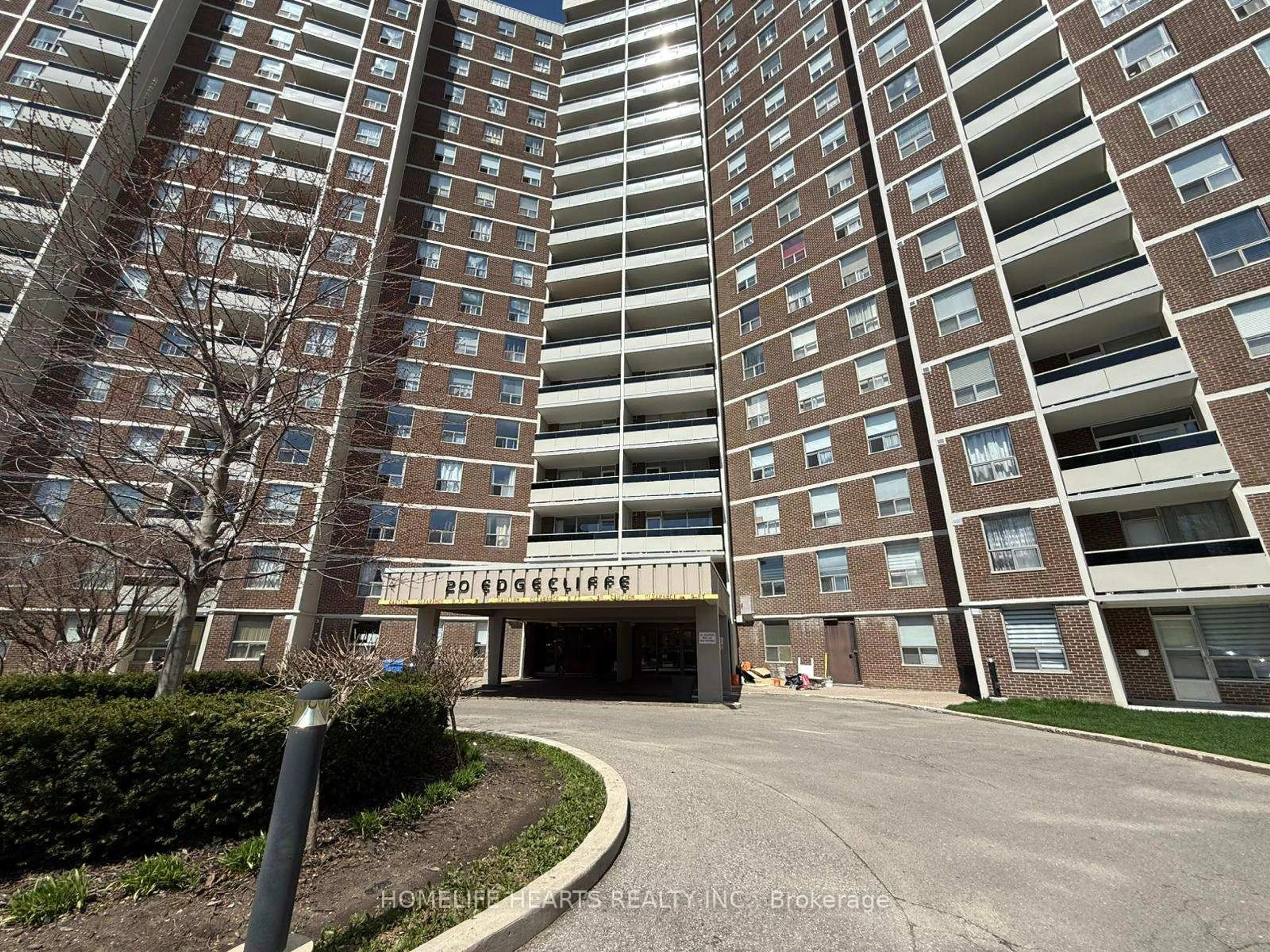 Indoor foyer for 20 Edgecliff Gfwy #315, Toronto Ontario M3C 3A4