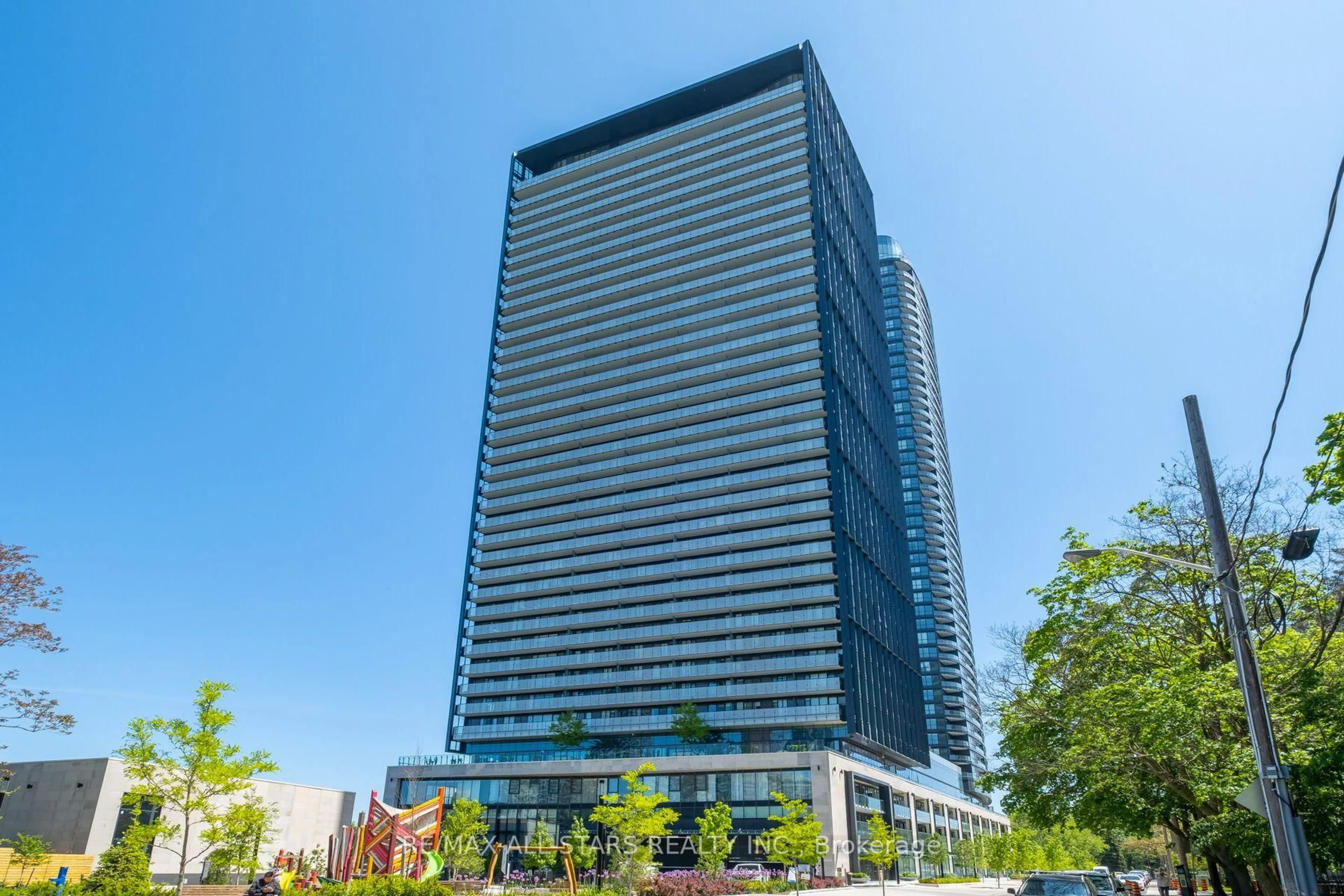 Indoor foyer for 575 Bloor St #2302, Toronto Ontario M4X 1J8