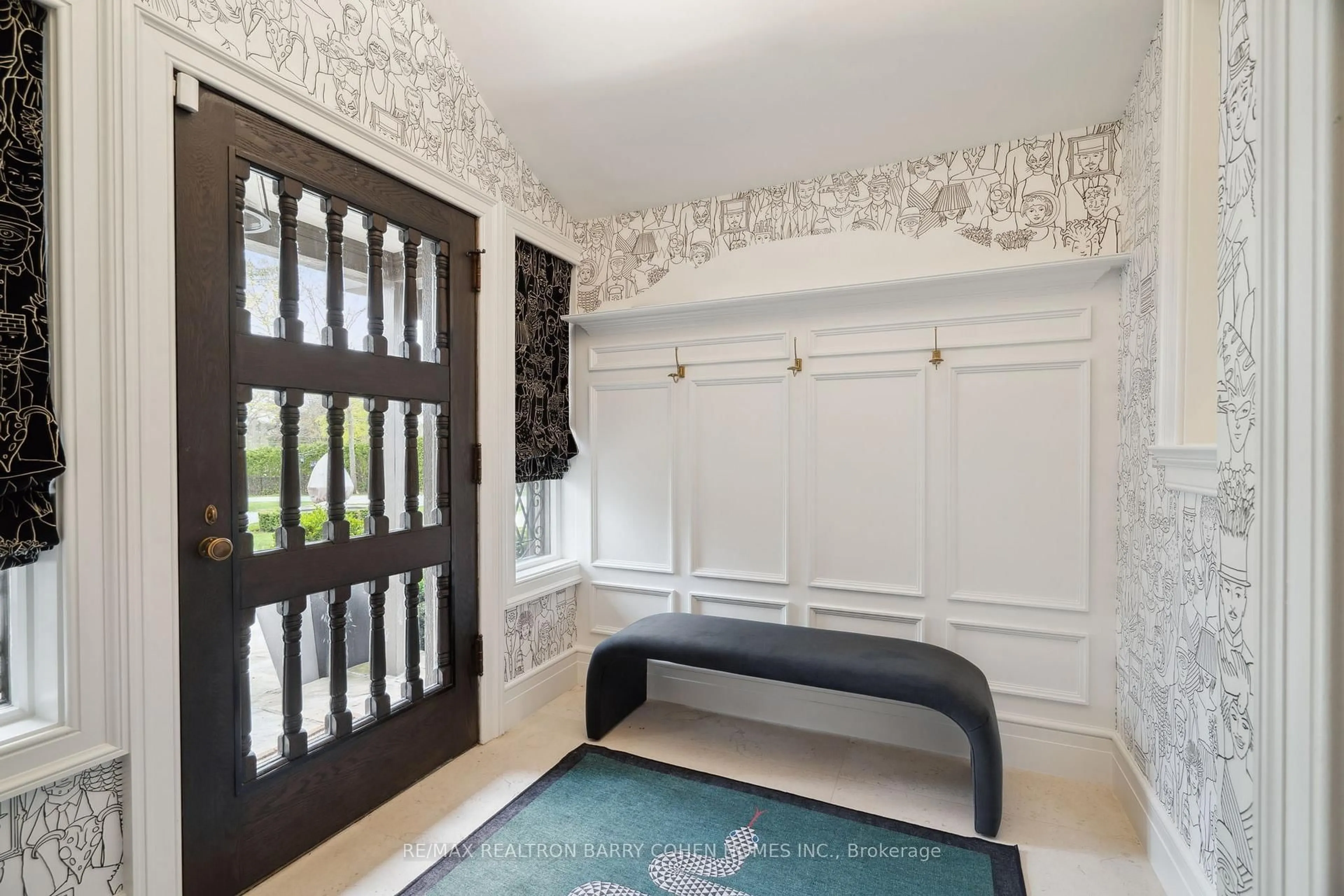Indoor entryway for 15 Park Lane Circ, Toronto Ontario M3B 1Z8